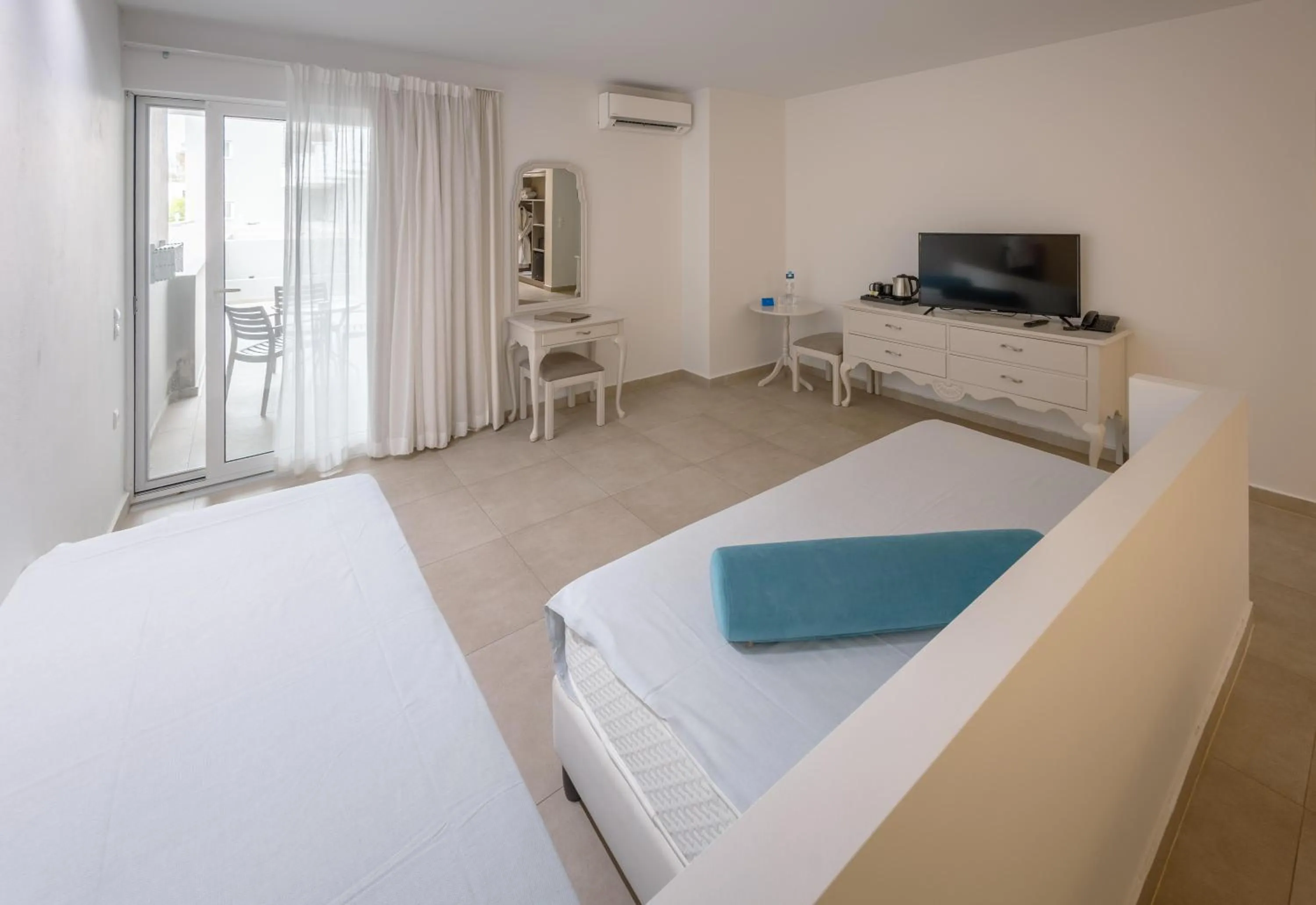 Photo of the whole room, Bed in Dore Boutique Hotel