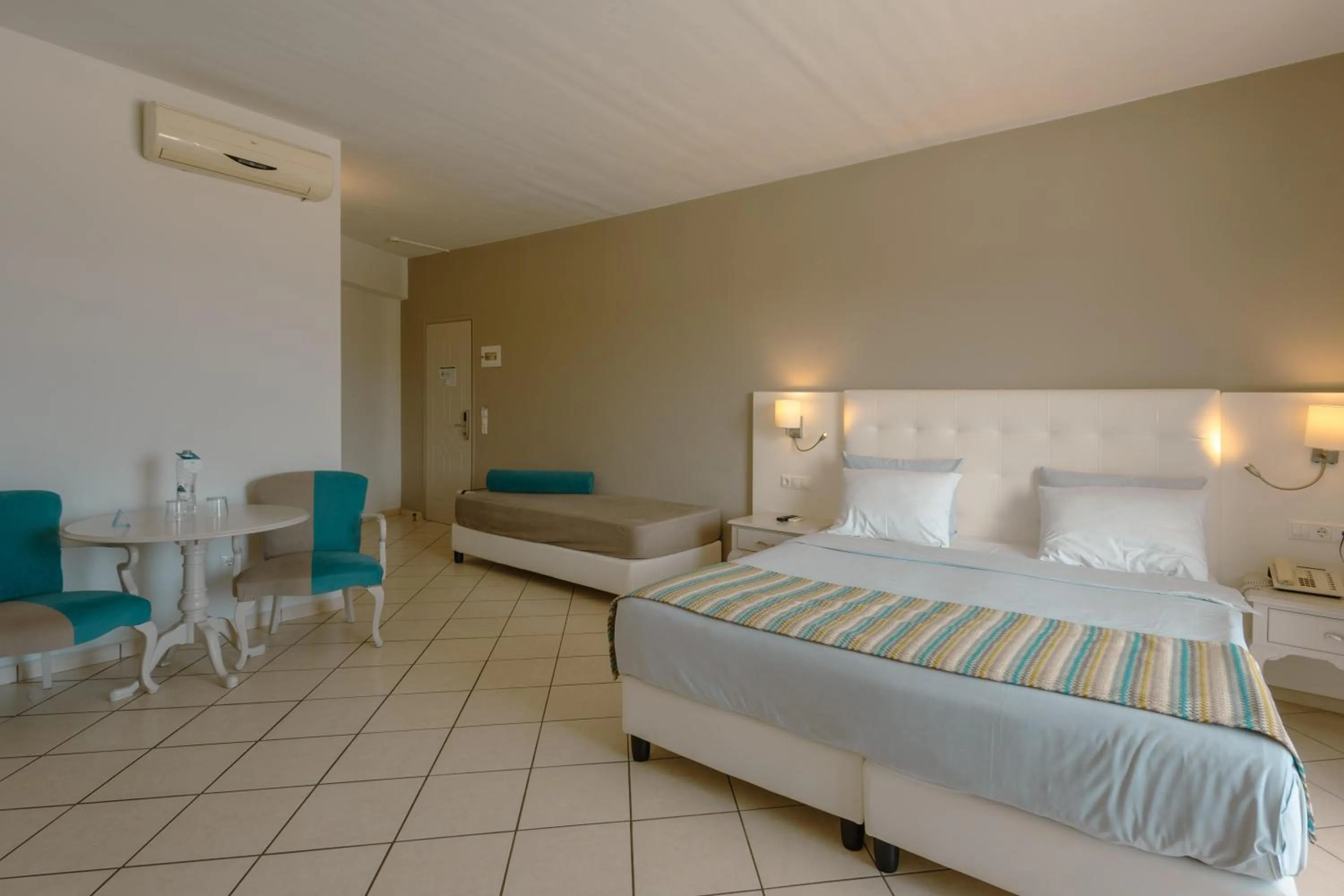 Photo of the whole room, Bed in Dore Boutique Hotel