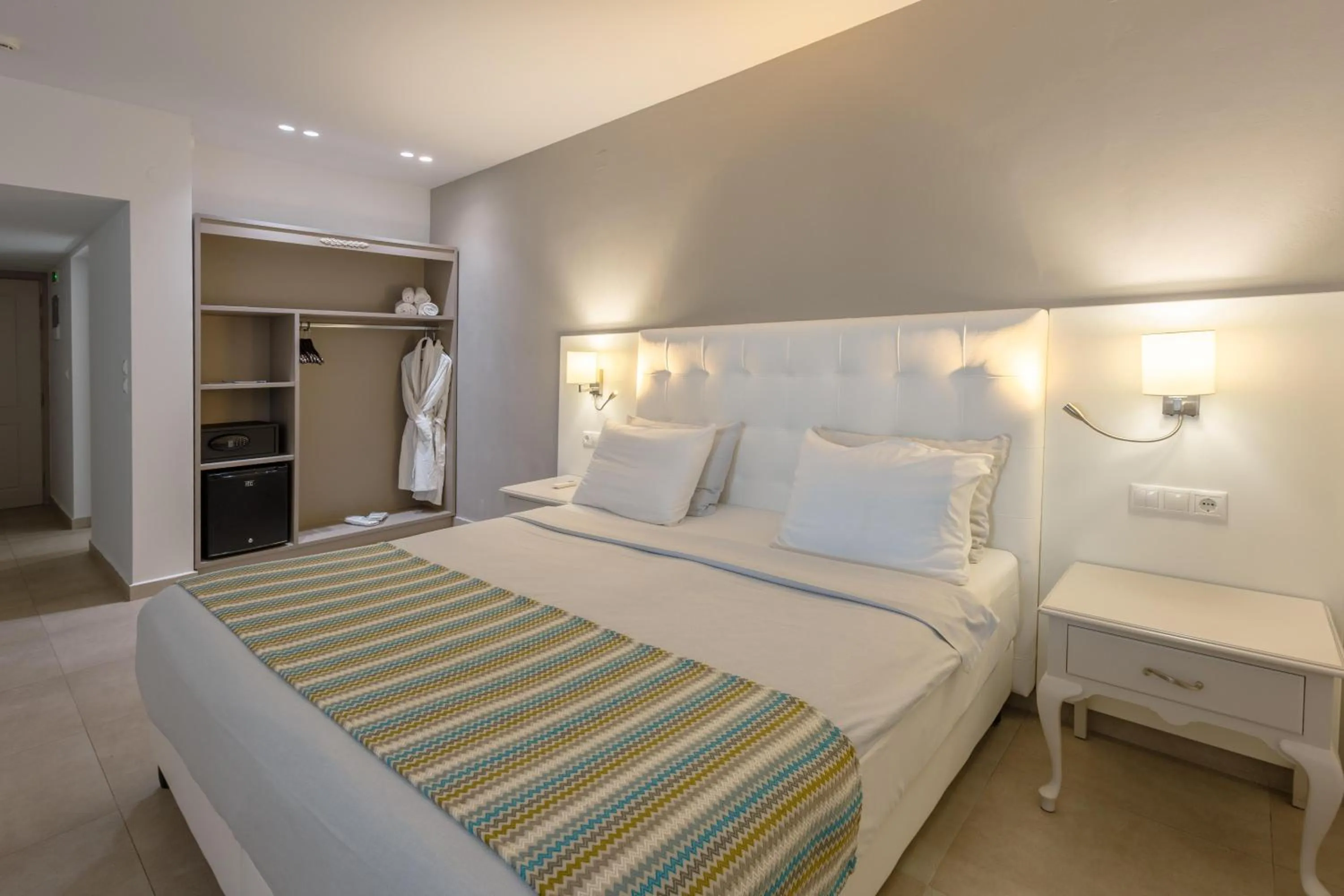 Photo of the whole room, Bed in Dore Boutique Hotel