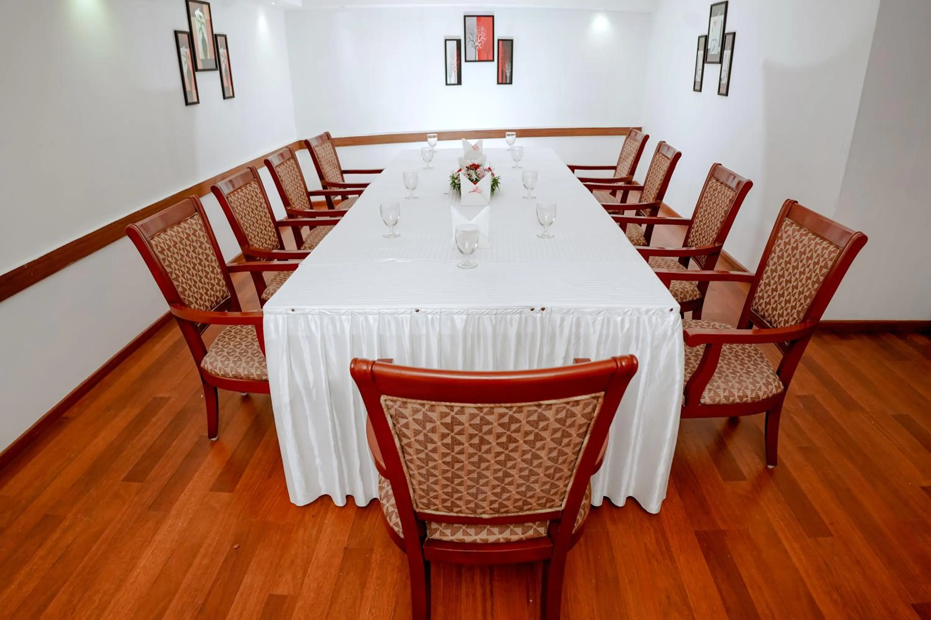 Meeting/conference room in Queens Hotel