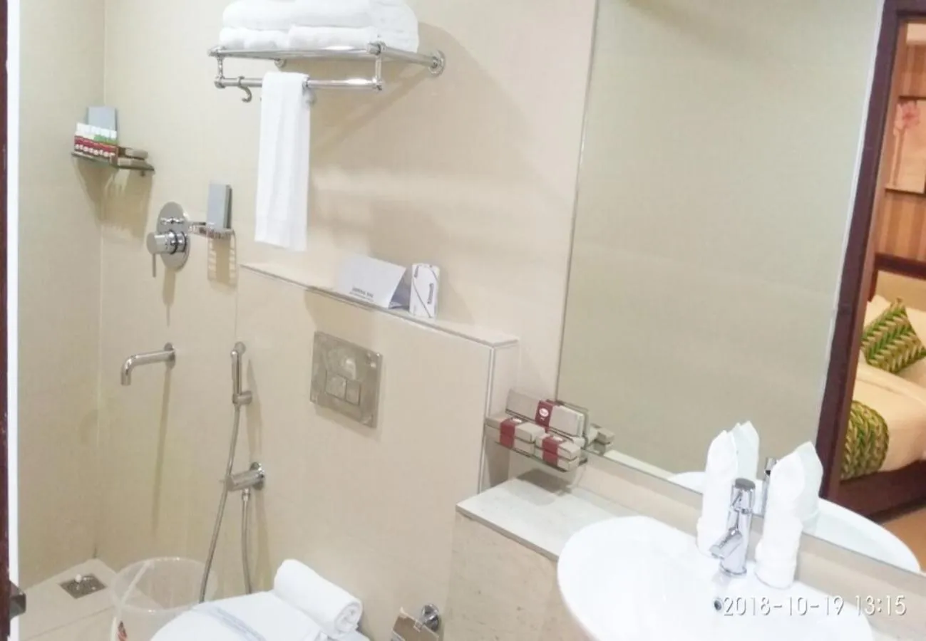 Shower in Queens Hotel