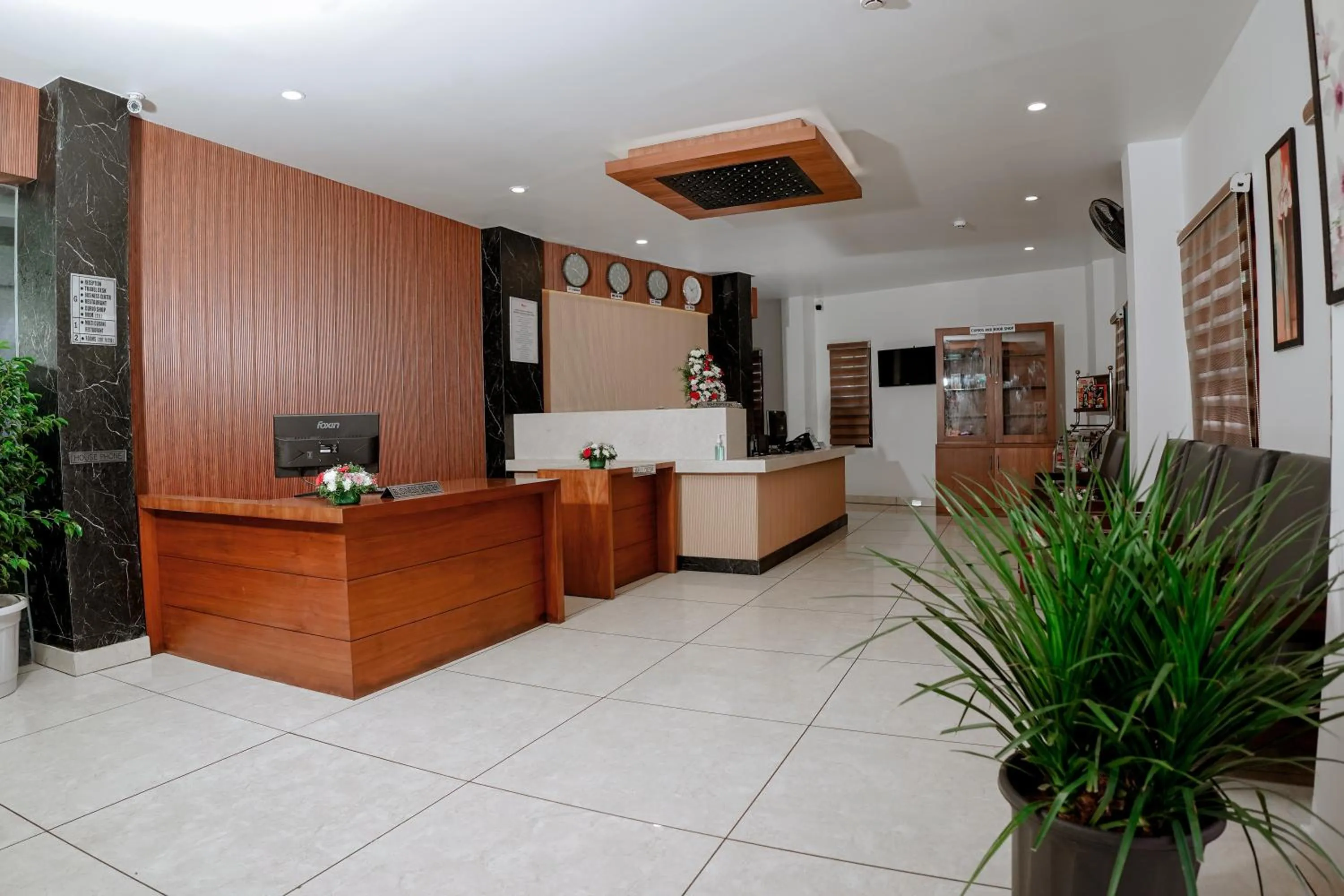 Lobby or reception in Queens Hotel