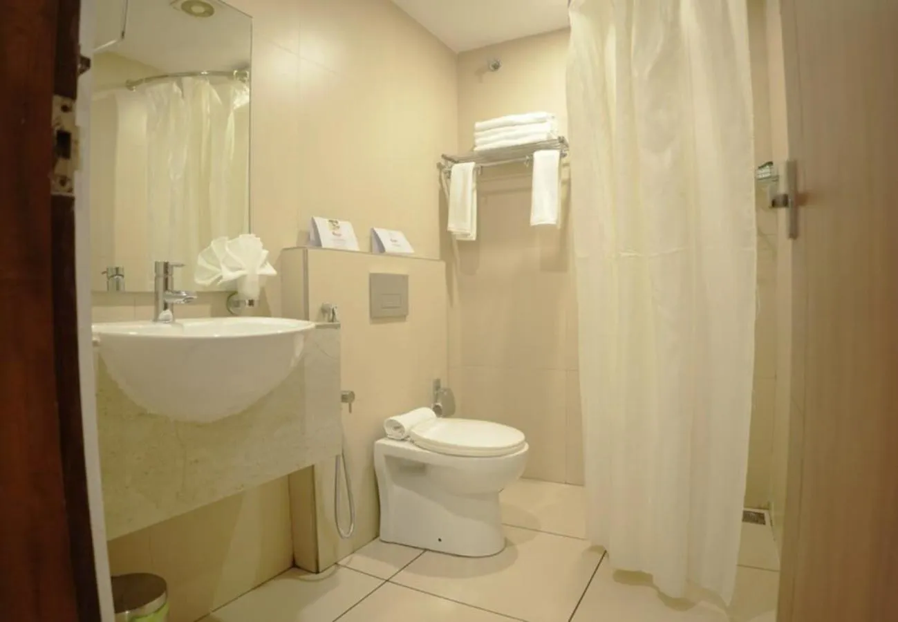 Shower in Queens Hotel