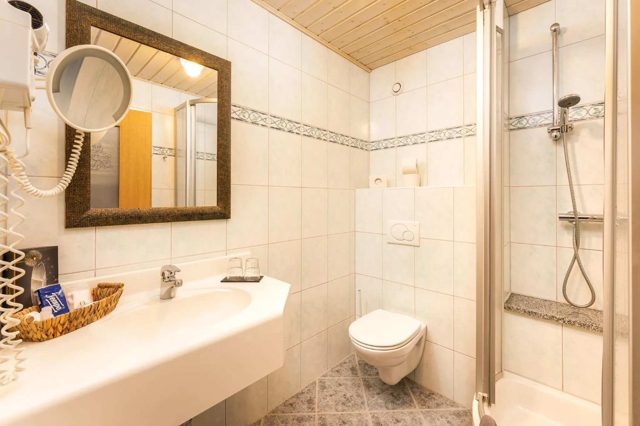 Bathroom in Alpen Wohlfühlhotel Dörflwirt