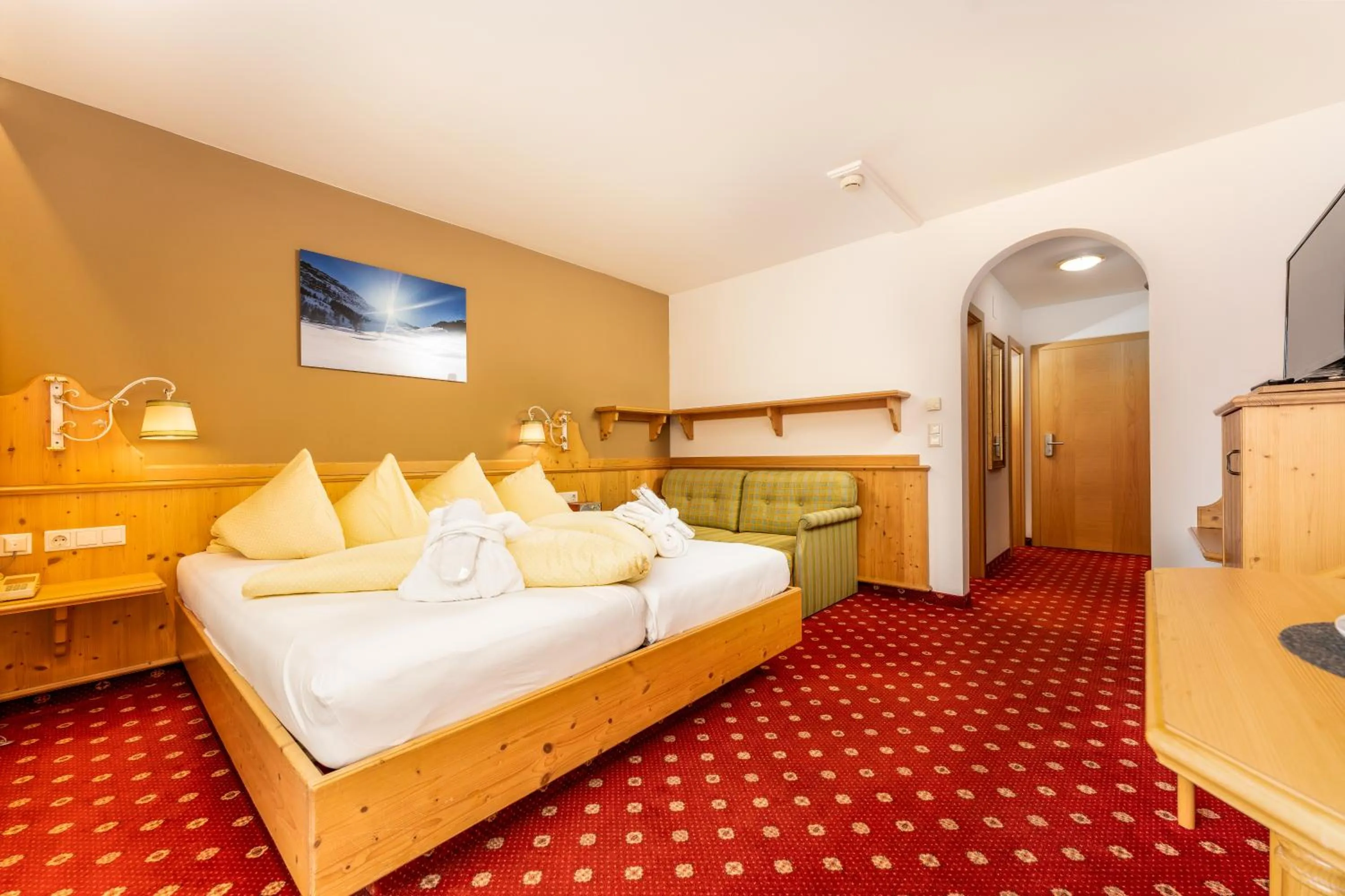 Photo of the whole room, Bed in Alpen Wohlfühlhotel Dörflwirt