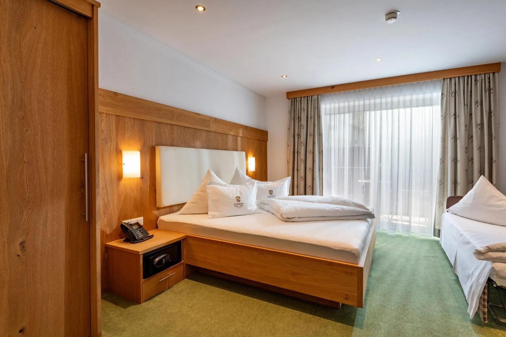 Bed in Alpenhof Hotel Garni Suprême