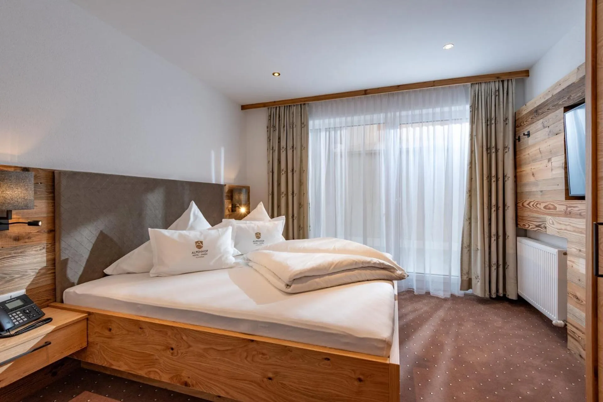 Bed in Alpenhof Hotel Garni Suprême