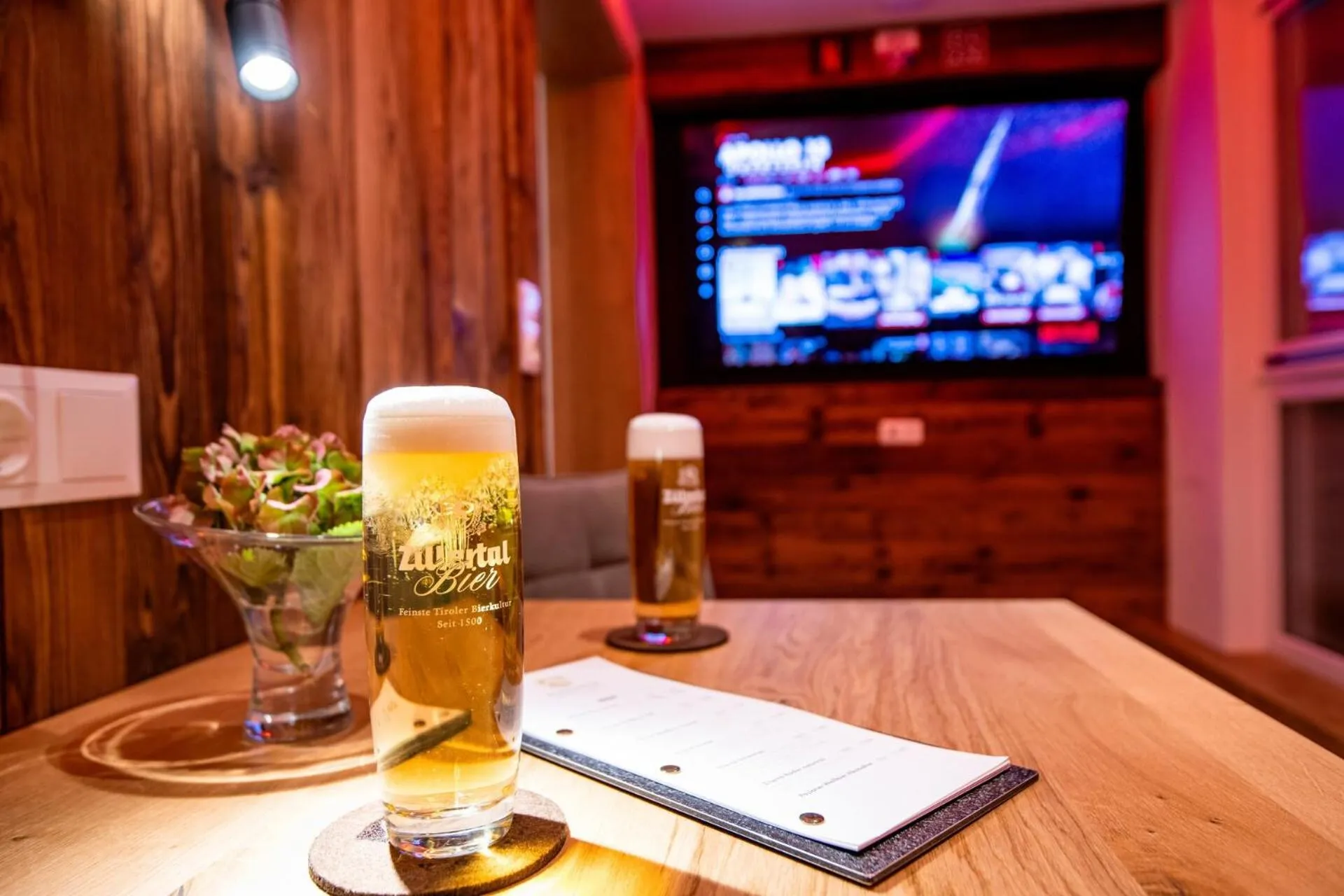 Communal lounge/ TV room in Alpenhof Hotel Garni Suprême