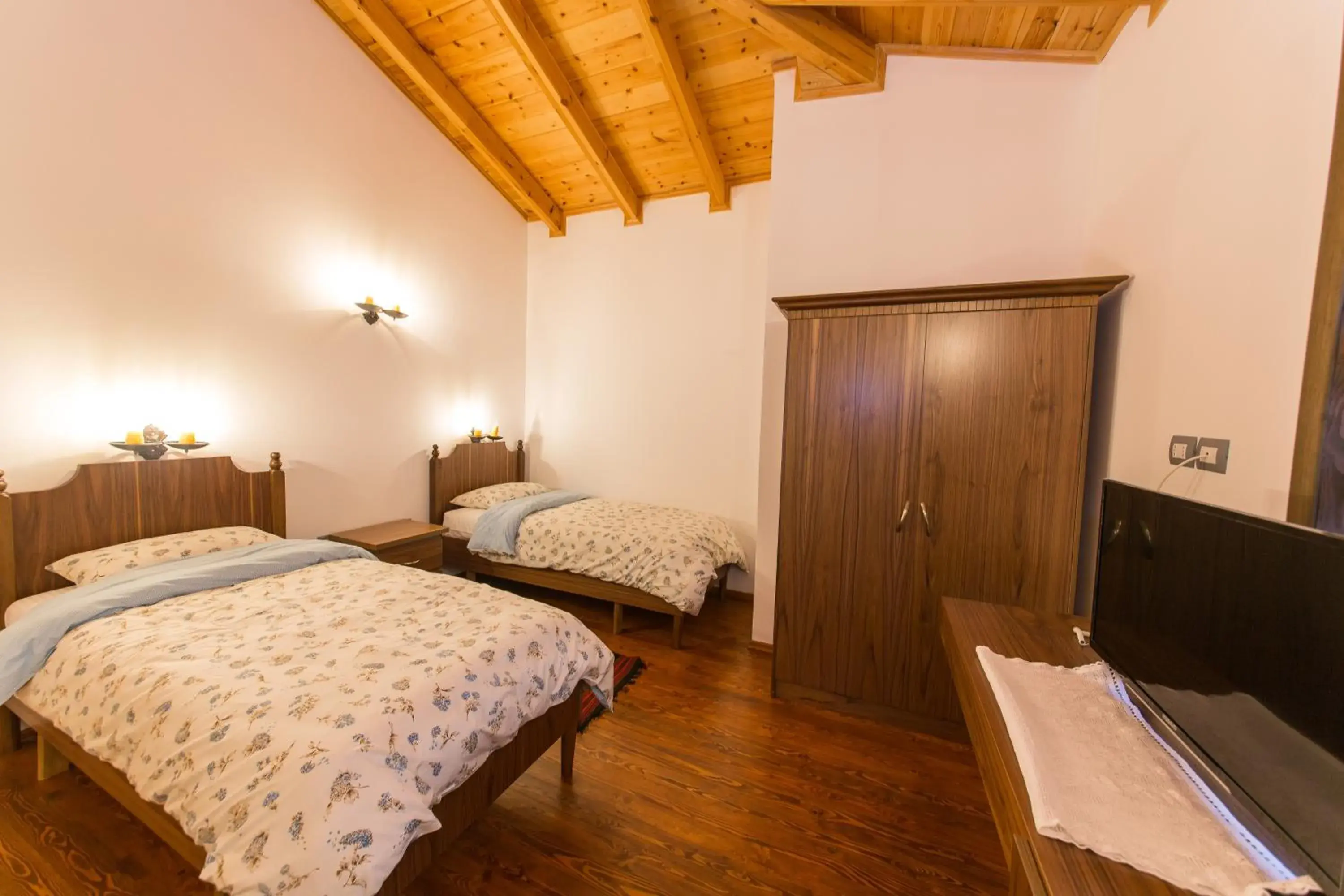 Triple Room - No City View in Hotel Onufri Triple Room - No City View in Hotel Onufri