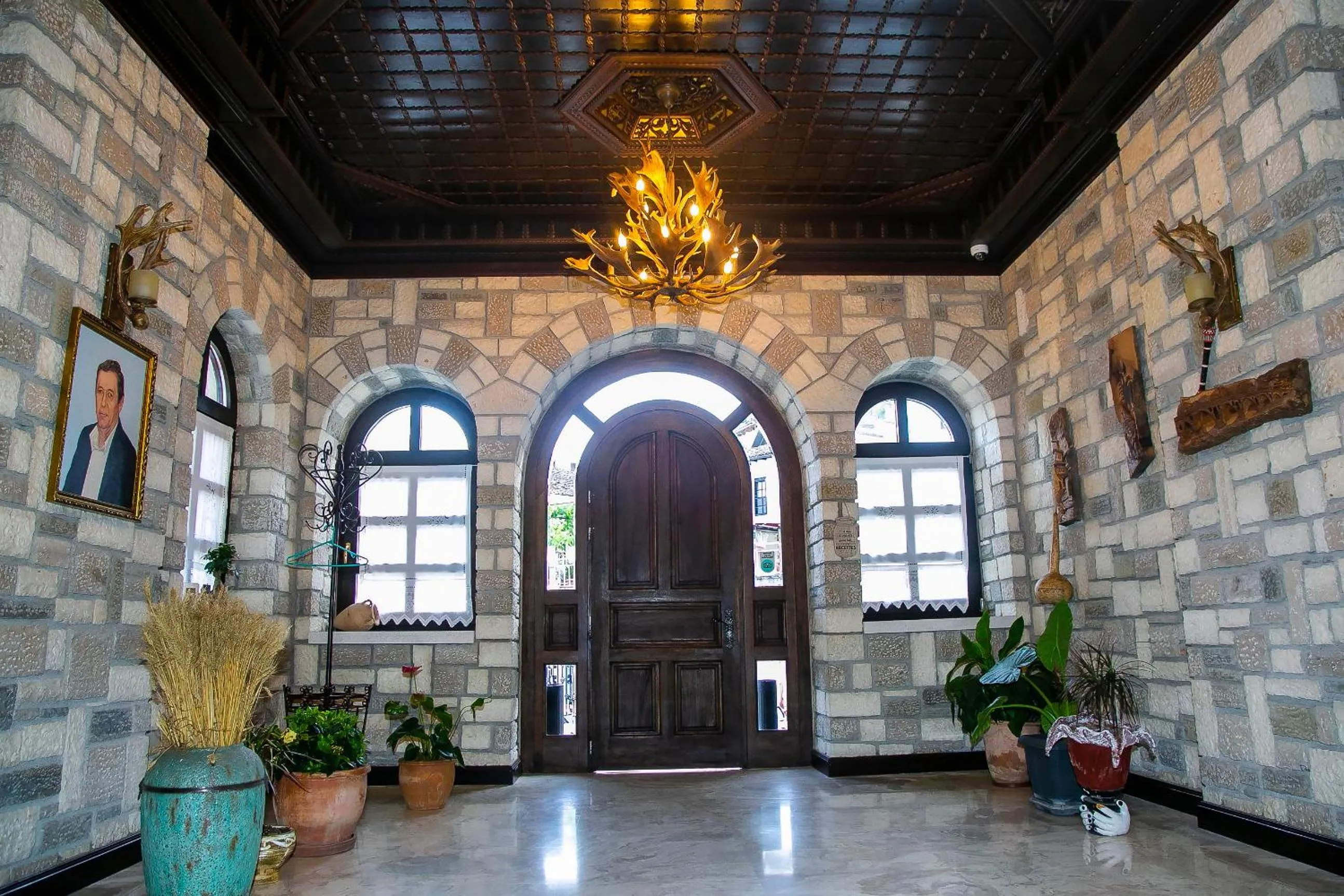 Facade/entrance in Hotel Onufri