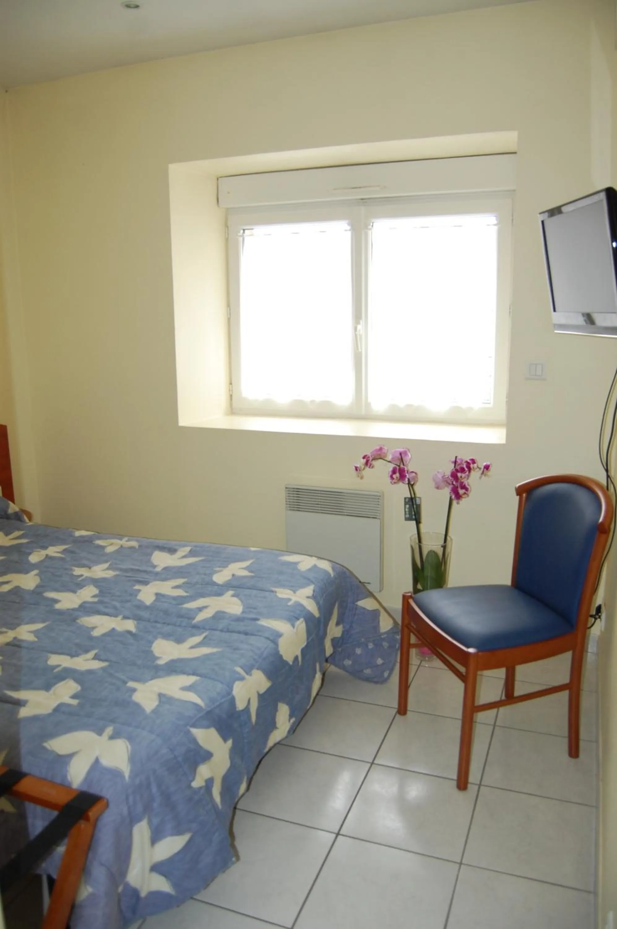 Bed in Appart'hôtel La Suze sur Sarthe