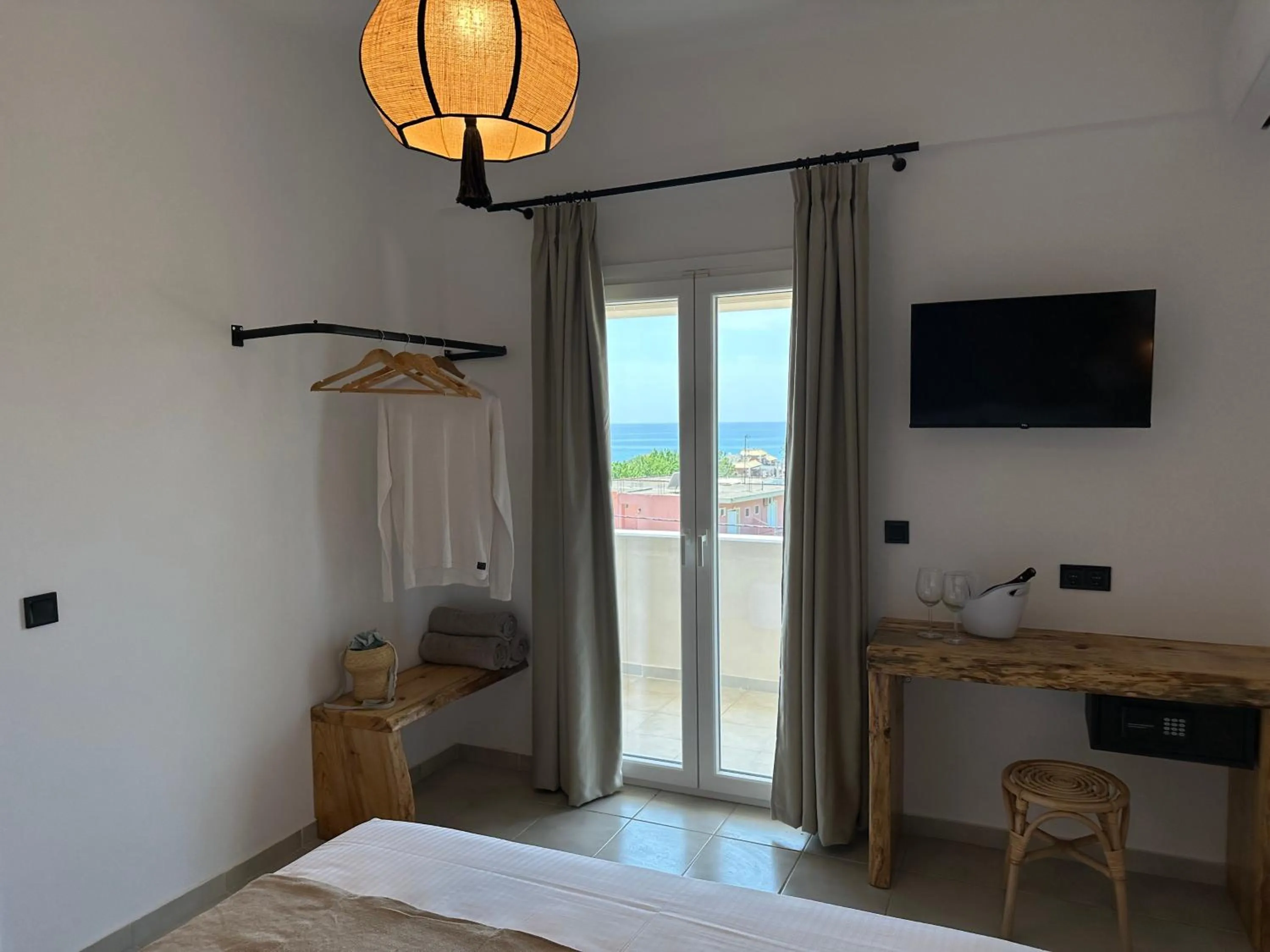 Sea view, Bed in Armeno Resort
