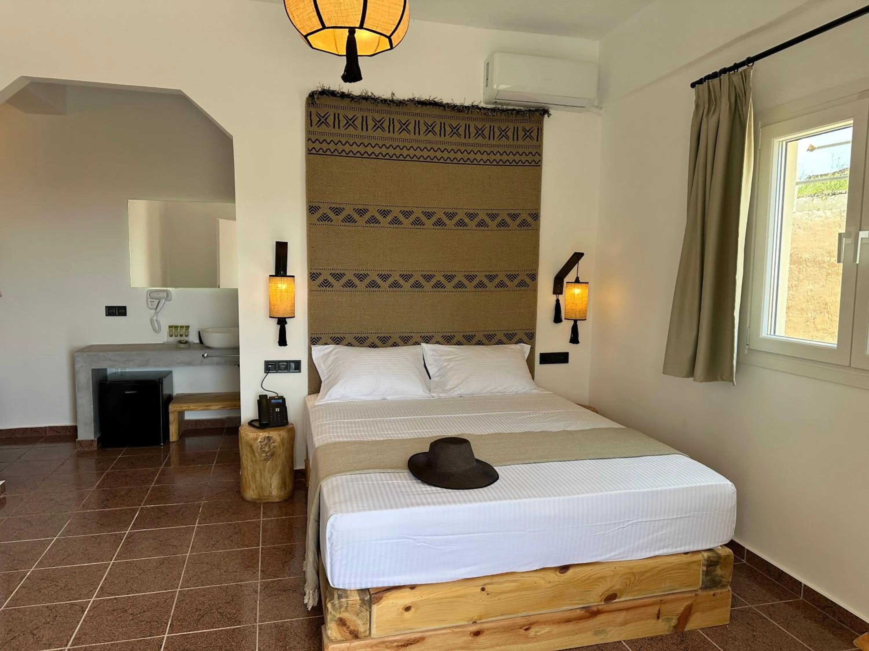 Photo of the whole room, Bed in Armeno Resort