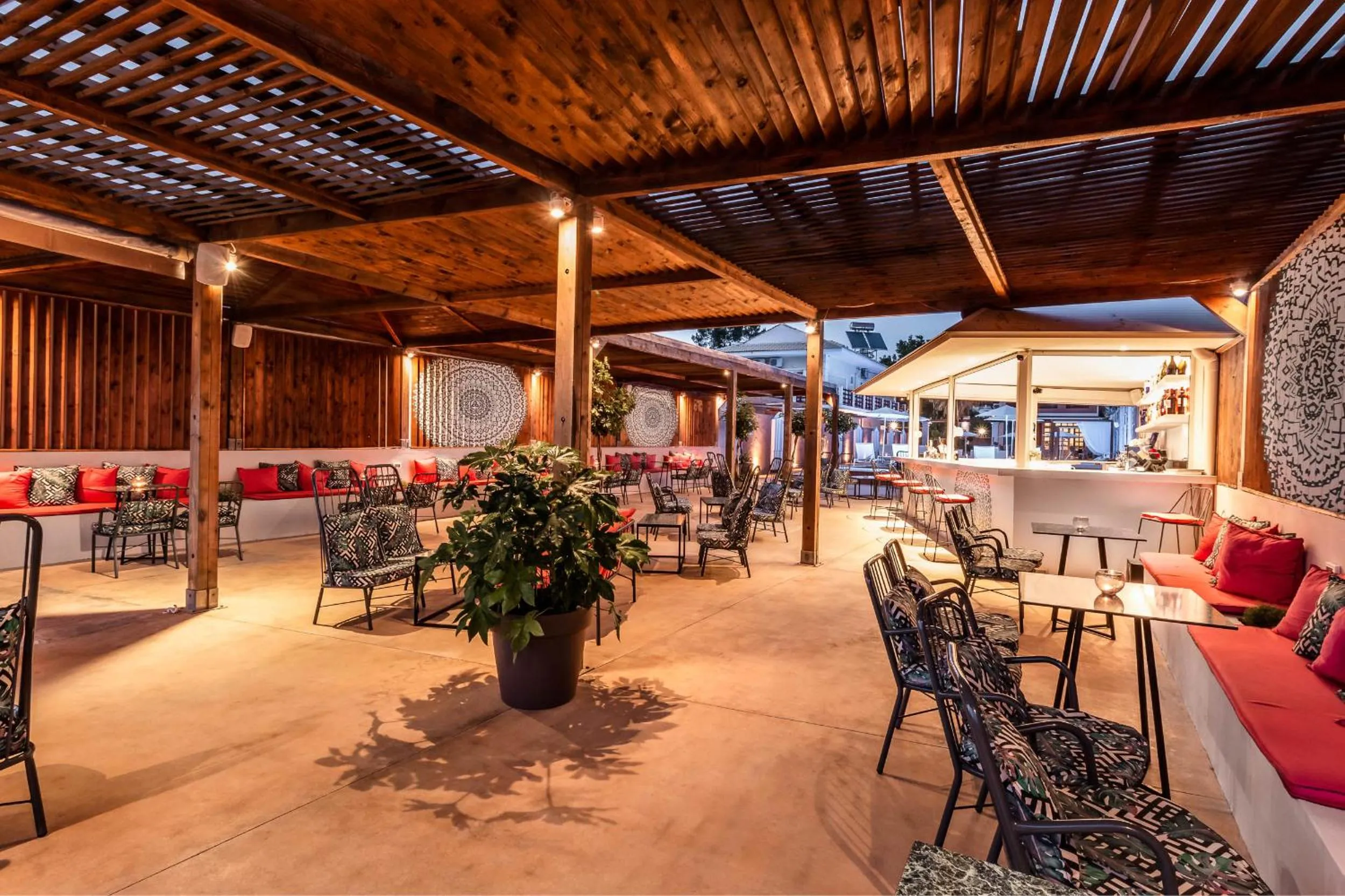 Restaurant/places to eat in Armeno Resort