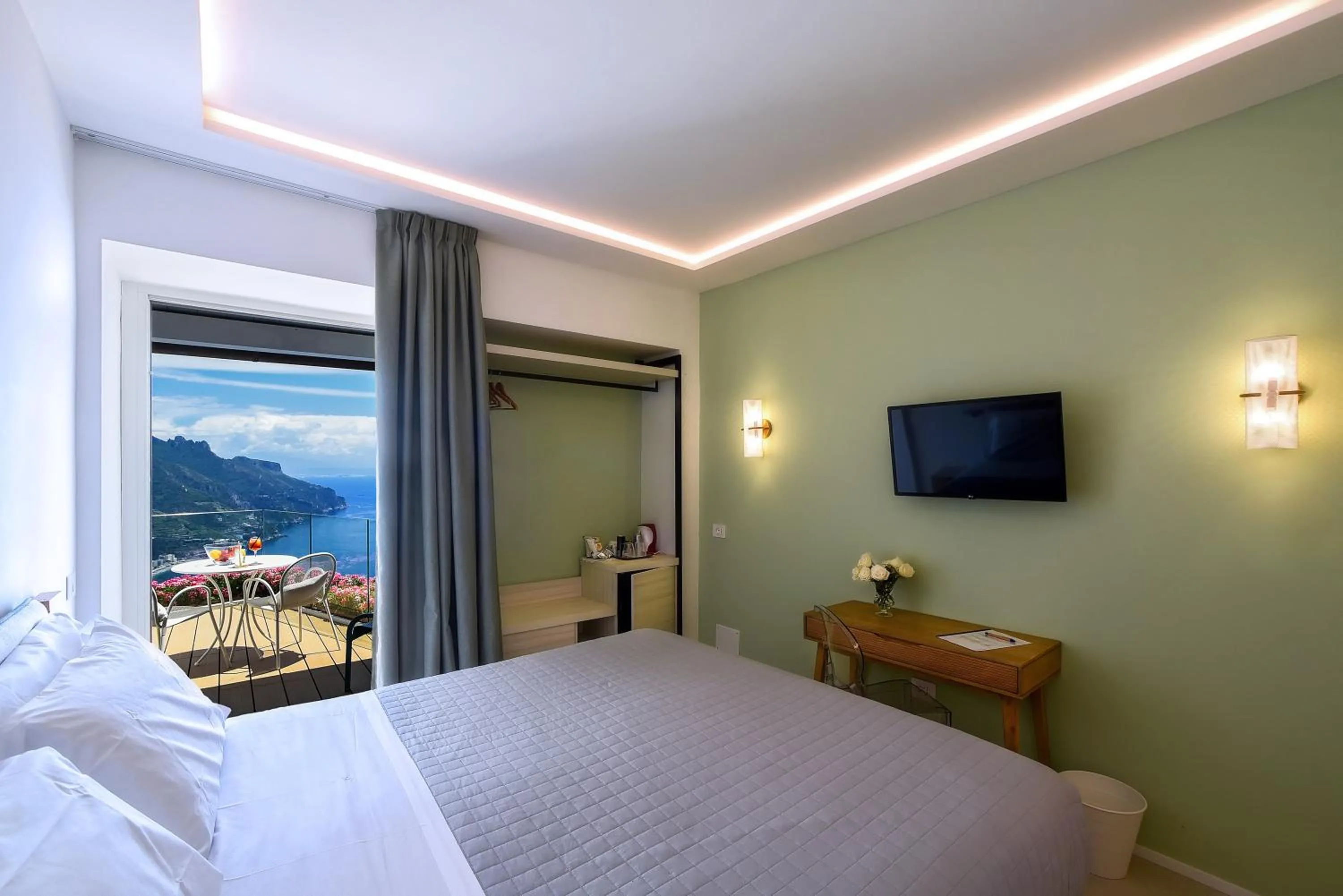 Photo of the whole room in Garden Ravello