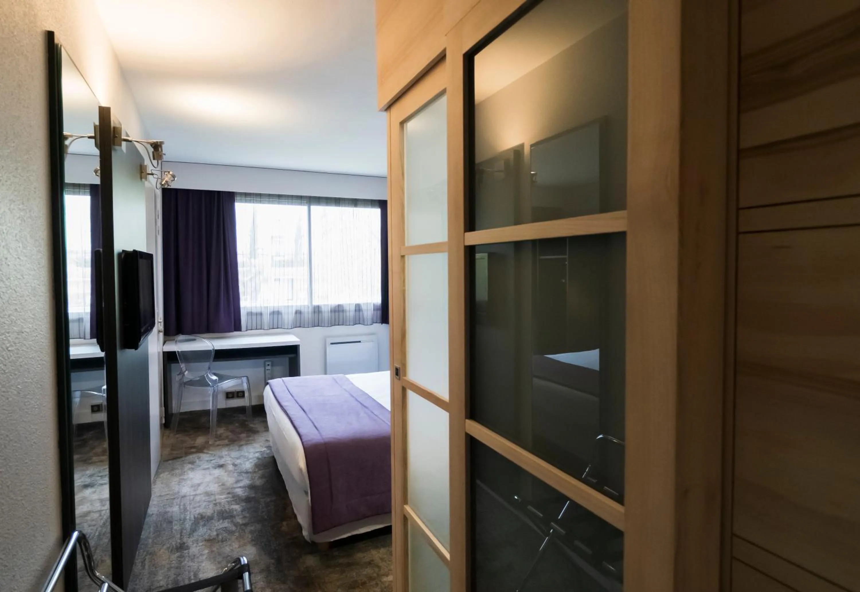 Bedroom, Bed in Logis Hotel Restaurant SPA Les Oliviers