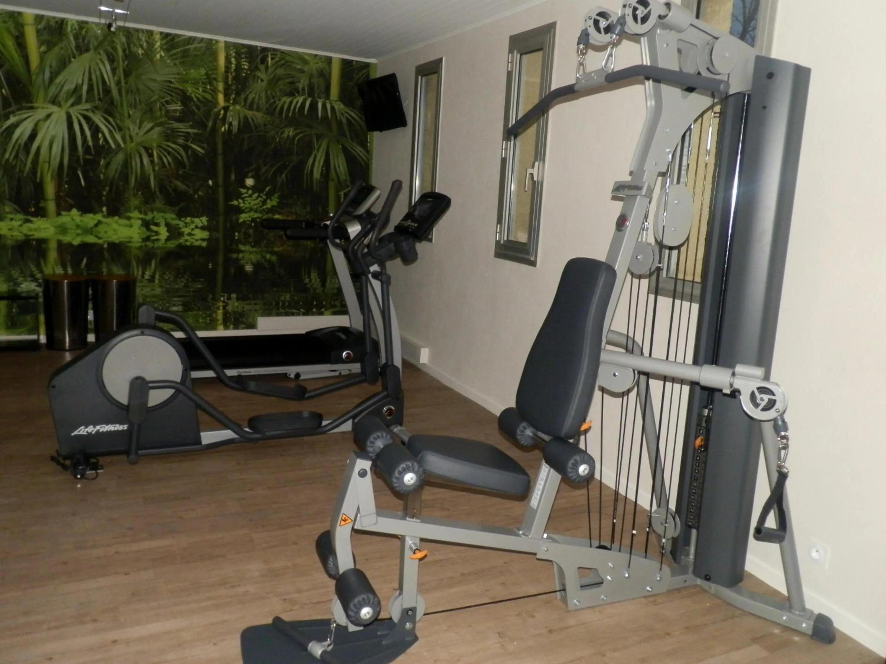 Fitness centre/facilities in Logis Hotel Restaurant SPA Les Oliviers