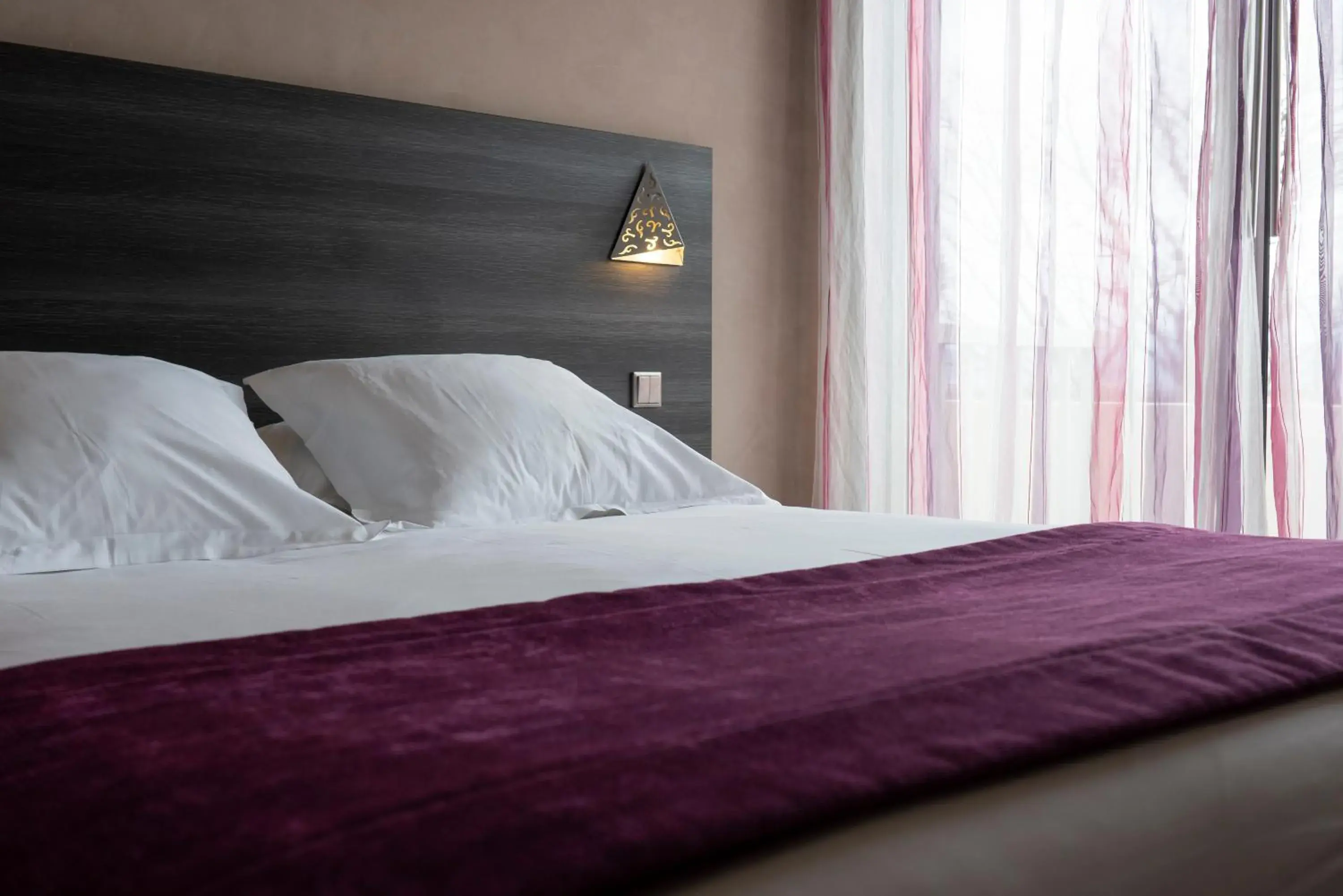 Double Room - Disability Access in Logis Hotel Restaurant SPA Les Oliviers Double Room - Disability Access in Logis Hotel Restaurant SPA Les Oliviers