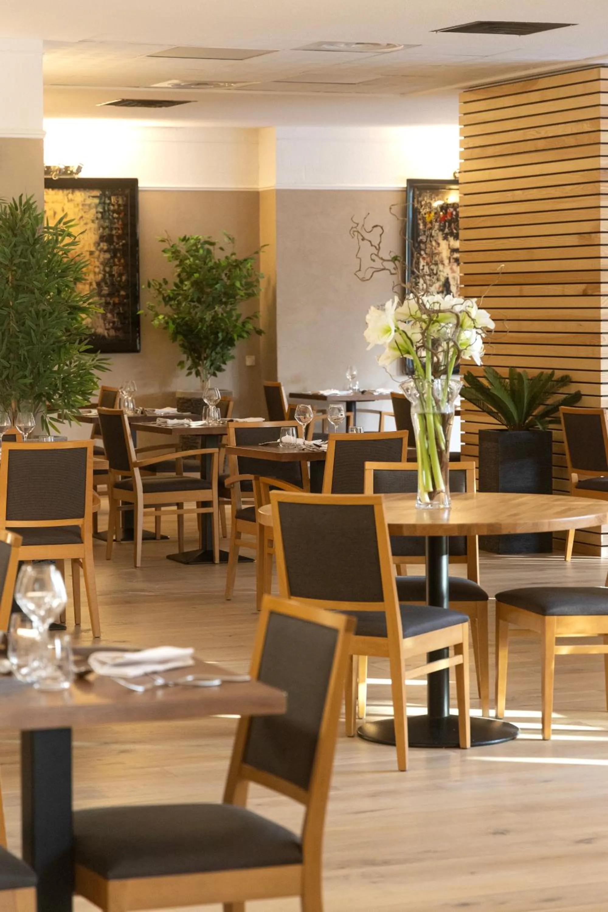 Restaurant/places to eat in Logis Hotel Restaurant SPA Les Oliviers