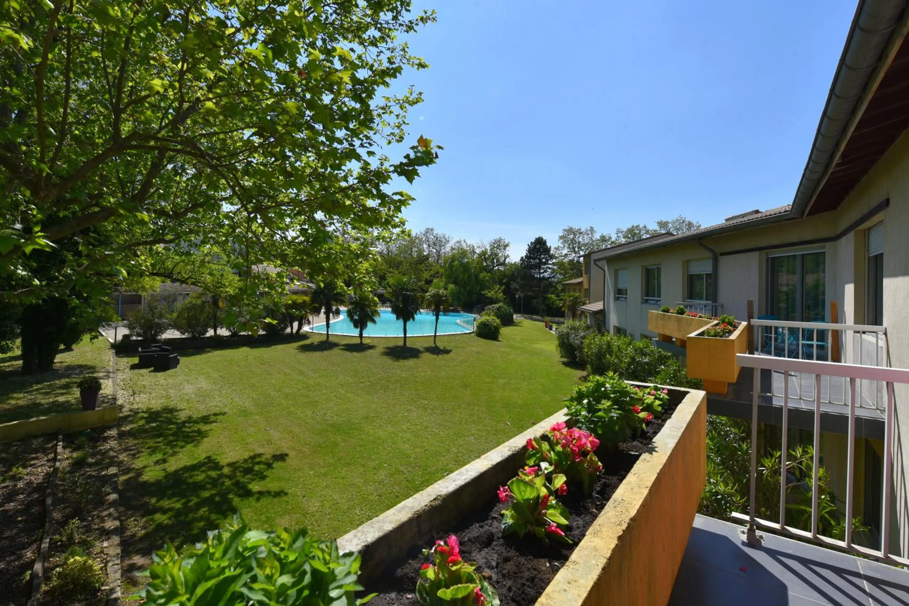 Day in Logis Hotel Restaurant SPA Les Oliviers