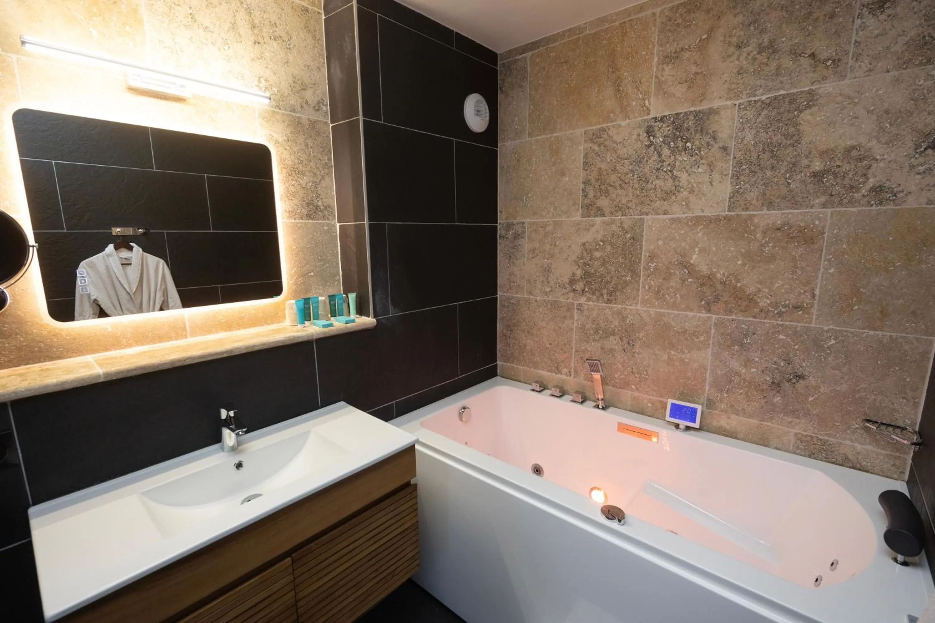 Bathroom in Logis Hotel Restaurant SPA Les Oliviers