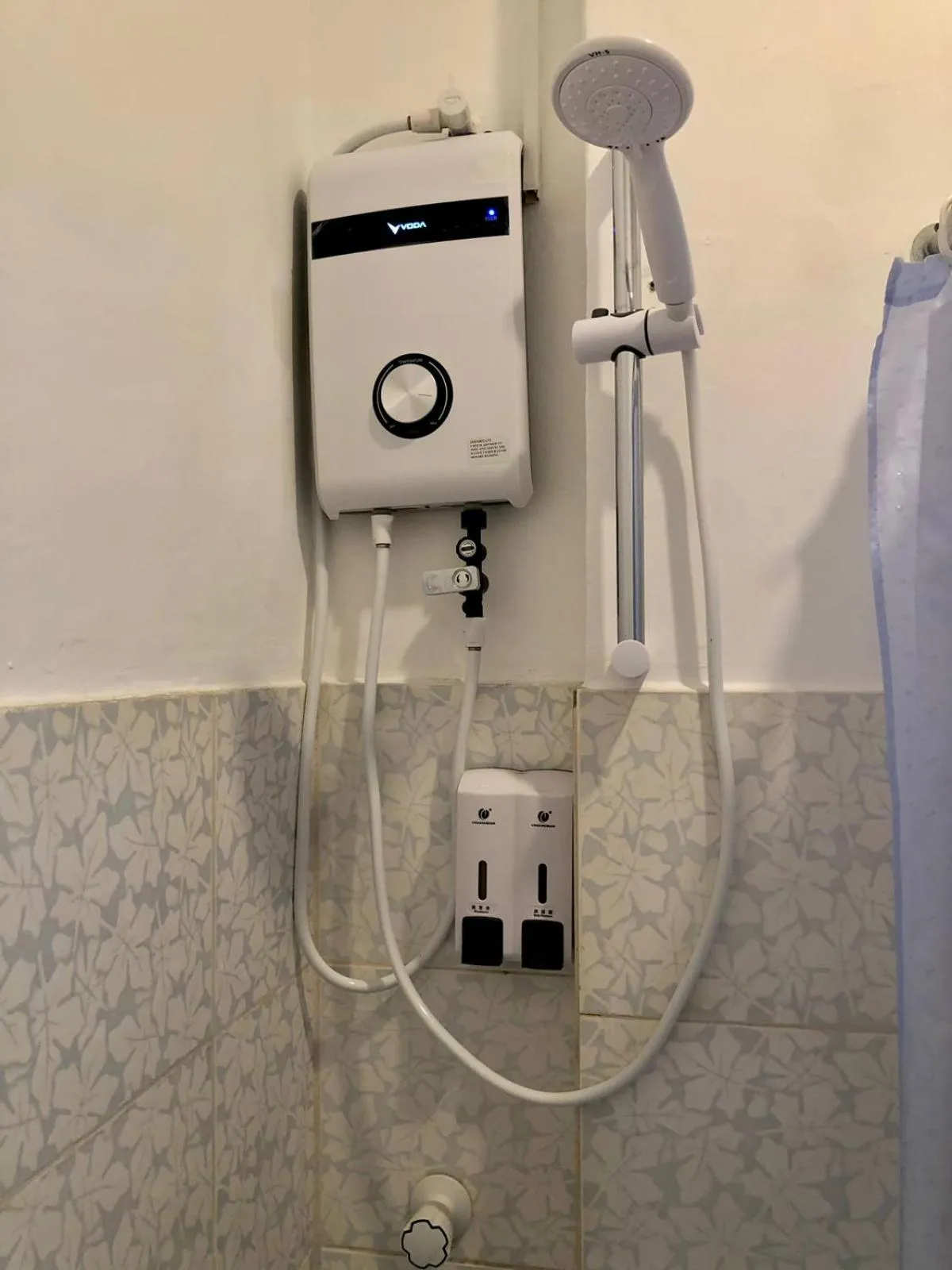 Shower in La Sirenita