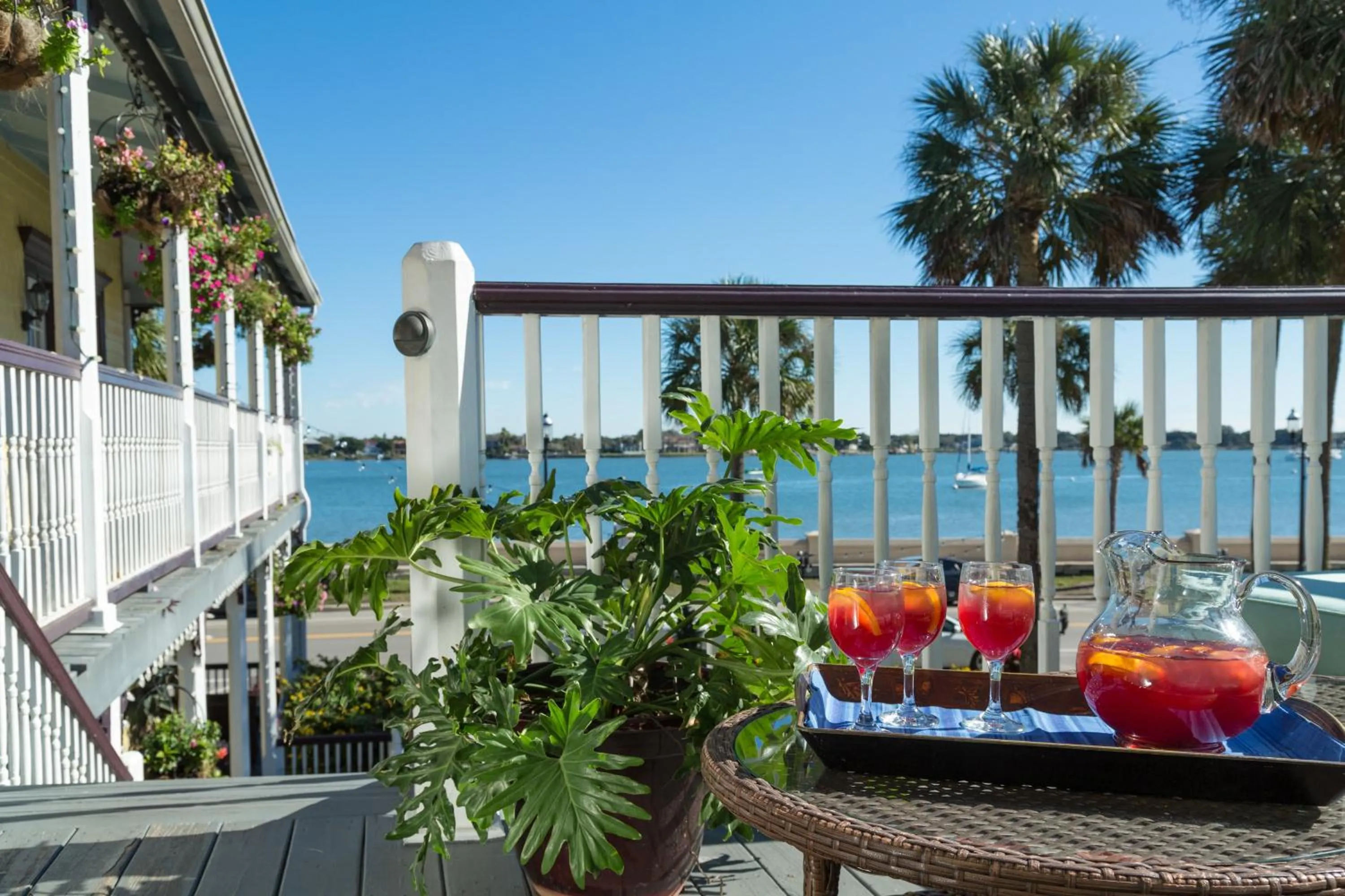 Alcoholic drinks in Bayfront Marin House