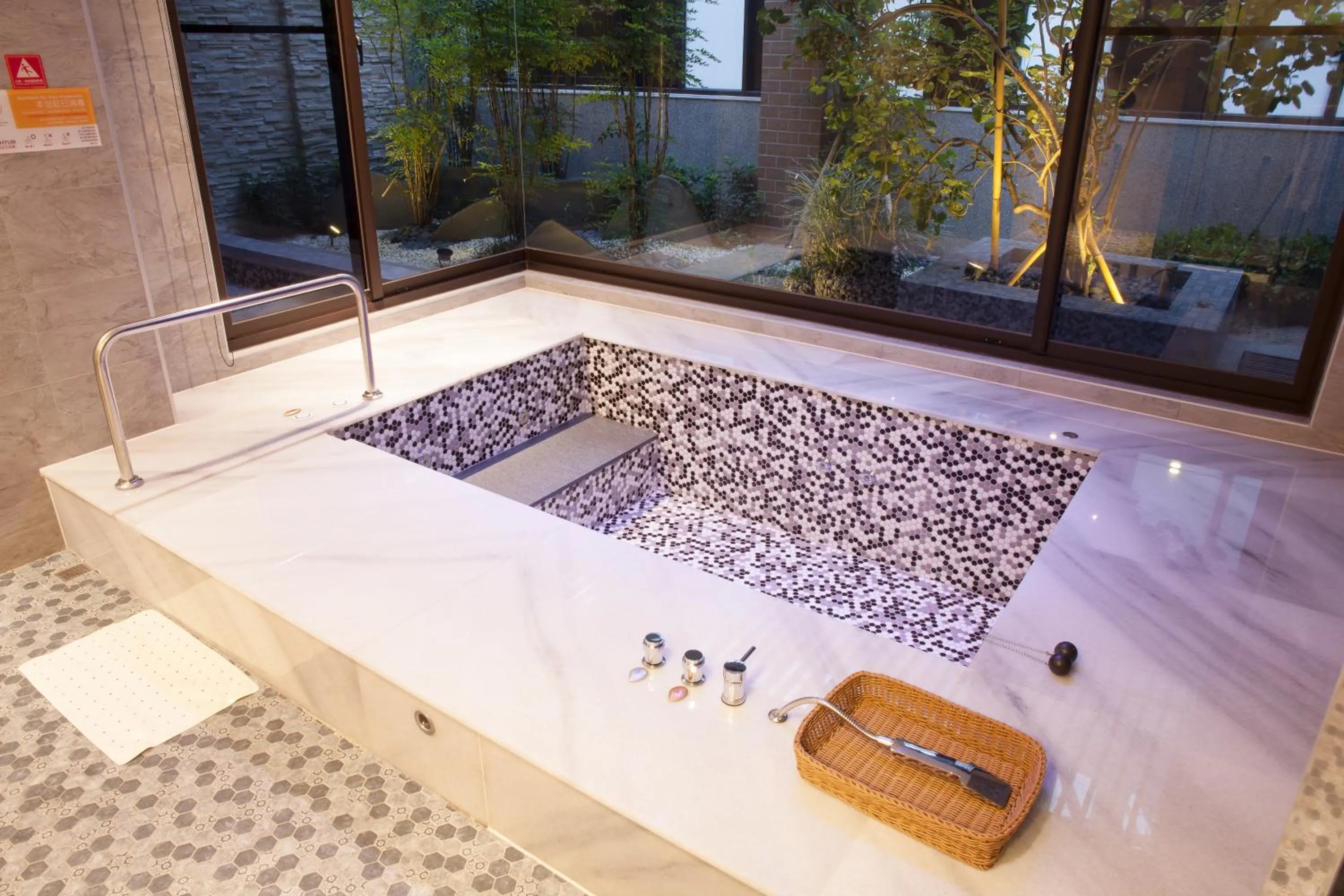 Bath in 覓玥精品時尚旅館 Mi Yue Boutique Motel