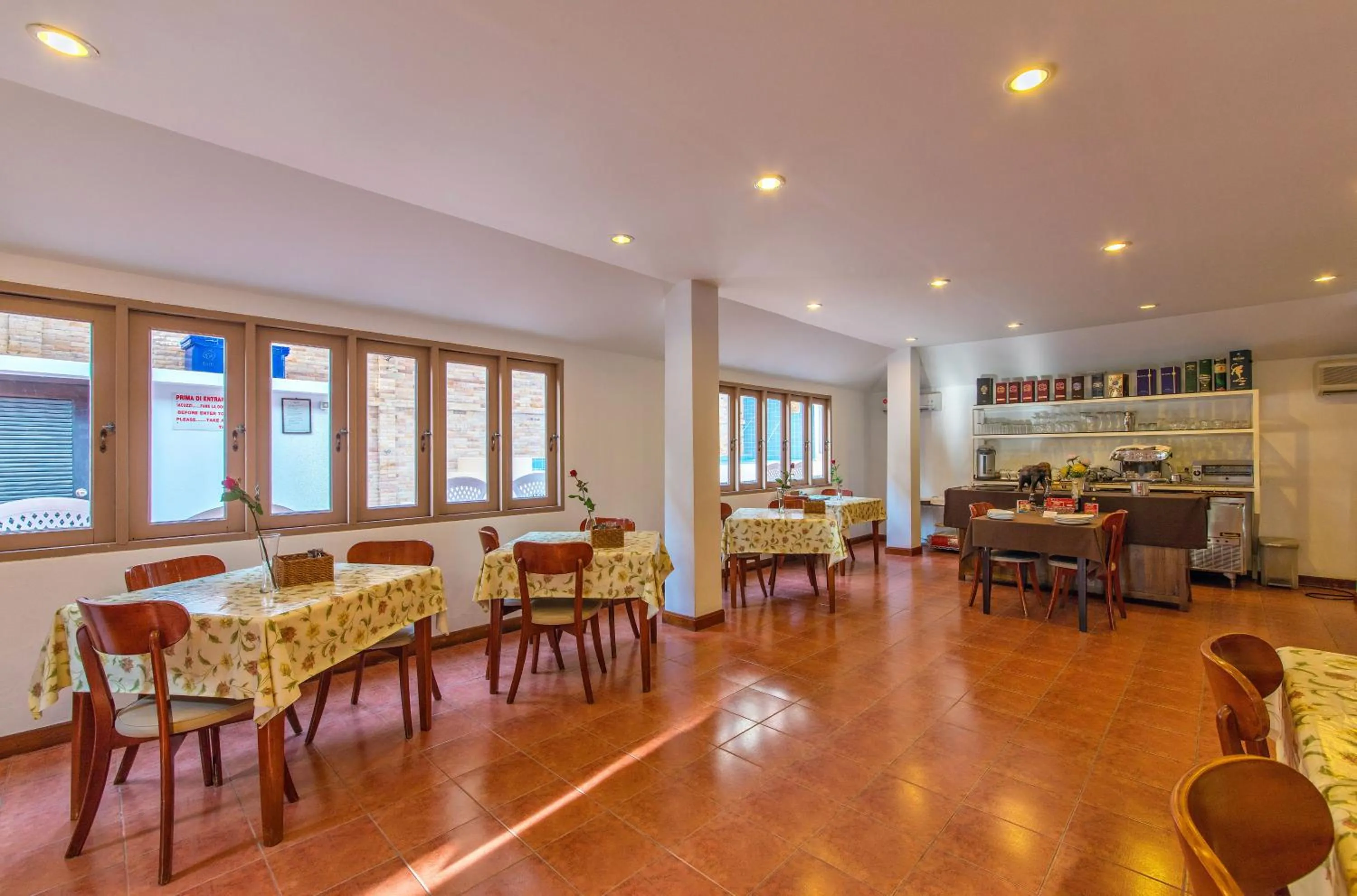 Restaurant/places to eat in Panda Hotel