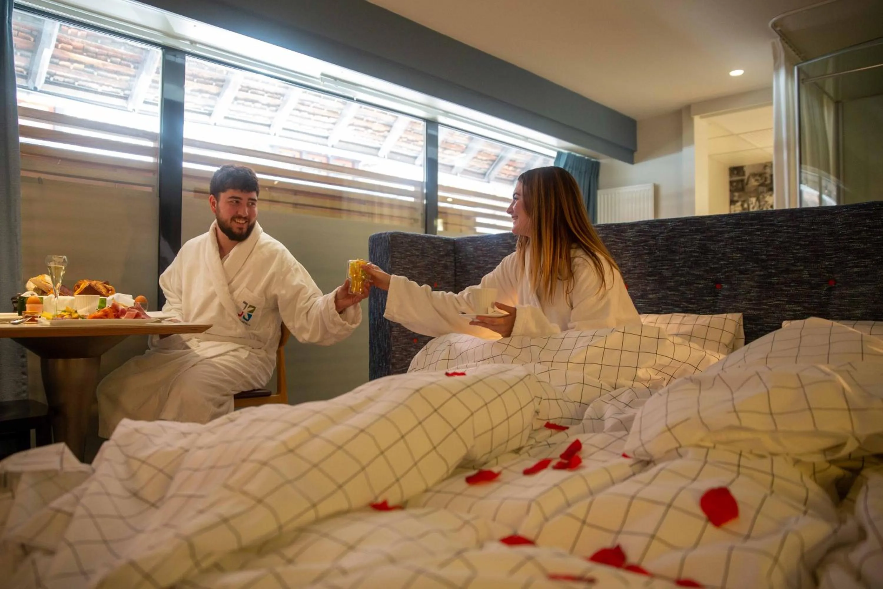 Bedroom, Bed in Hôtel et Spa La Villa K - Basel Airport