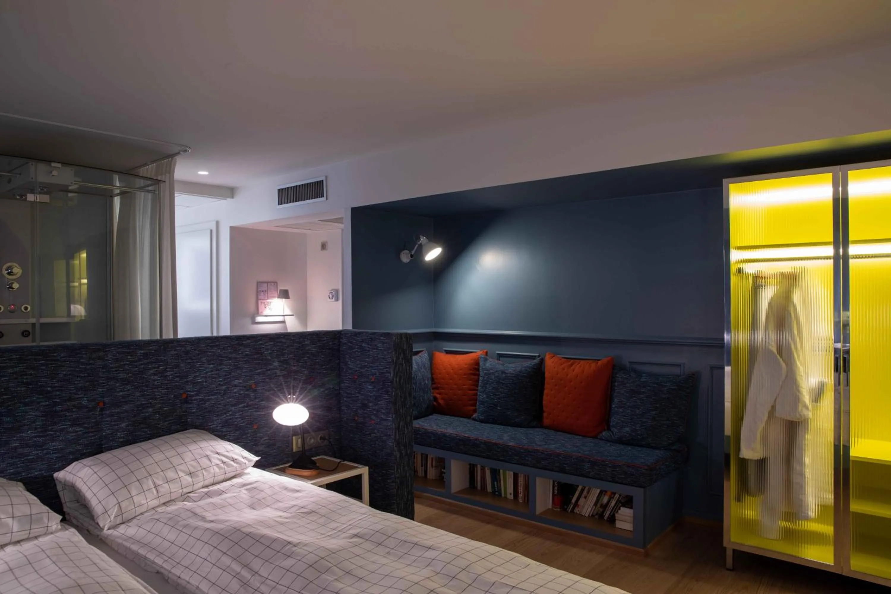 Living room, Bed in Hôtel et Spa La Villa K - Basel Airport