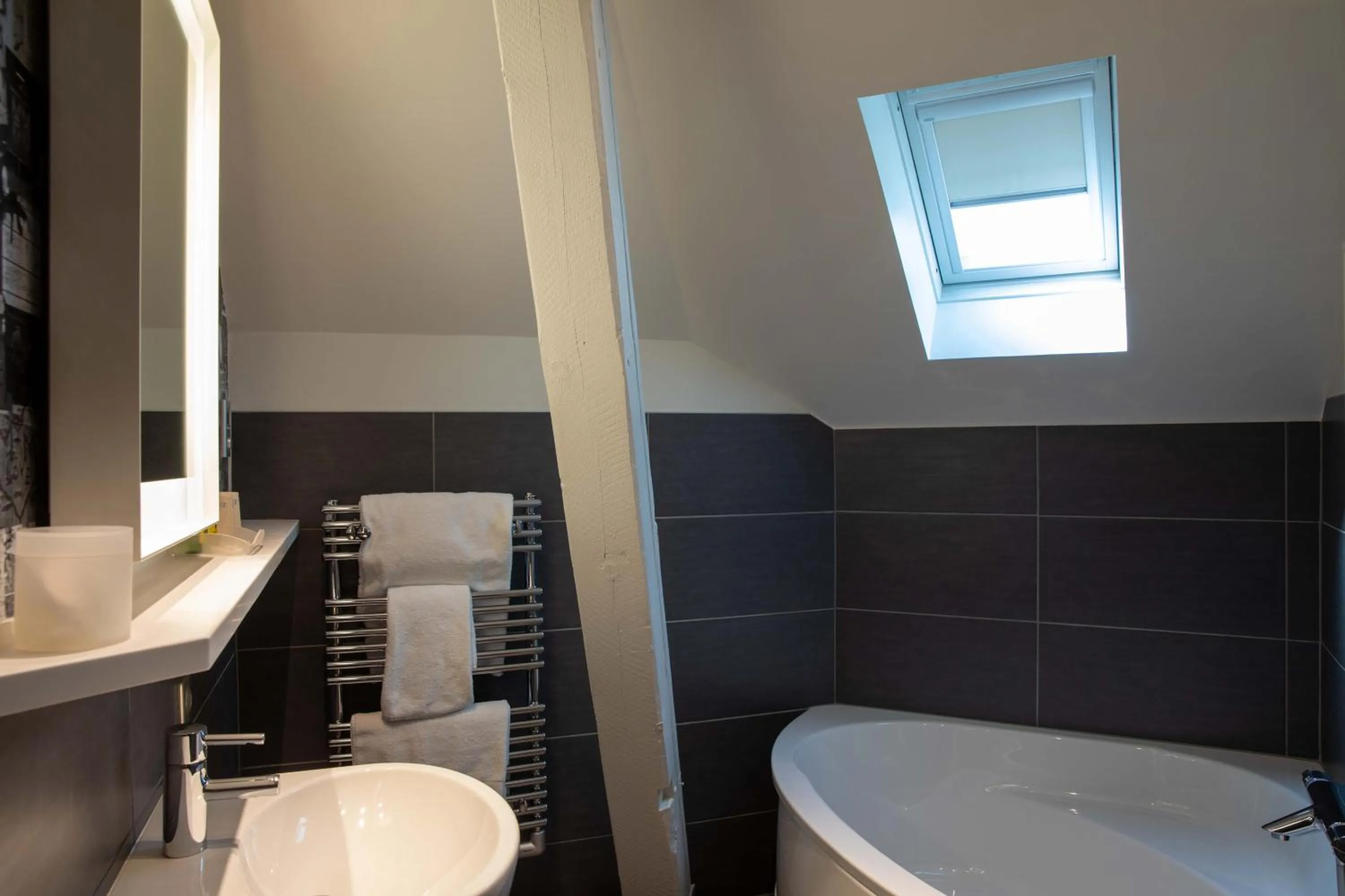 Bathroom in Hôtel et Spa La Villa K - Basel Airport