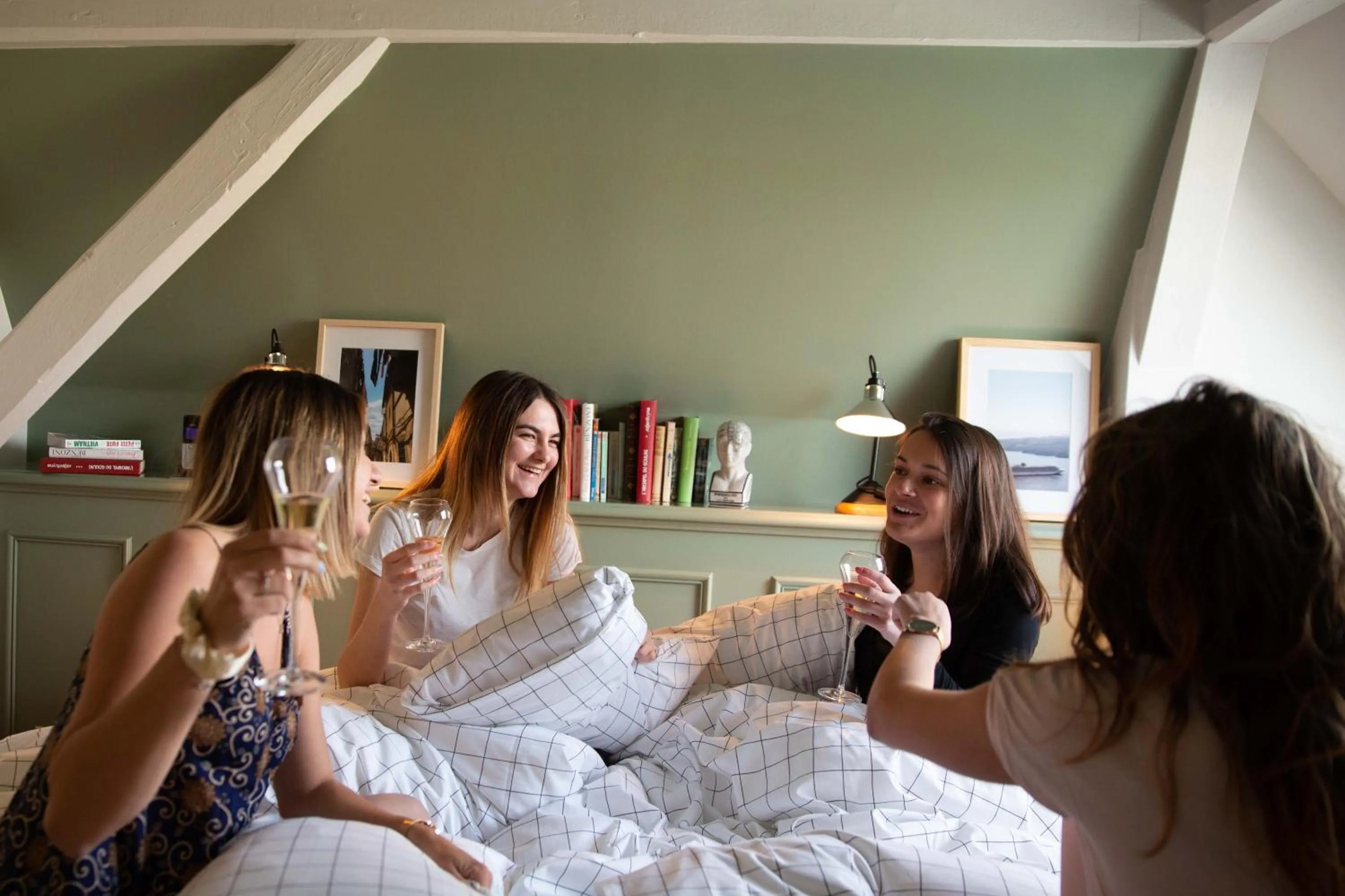 People, Bed in Hôtel et Spa La Villa K - Basel Airport