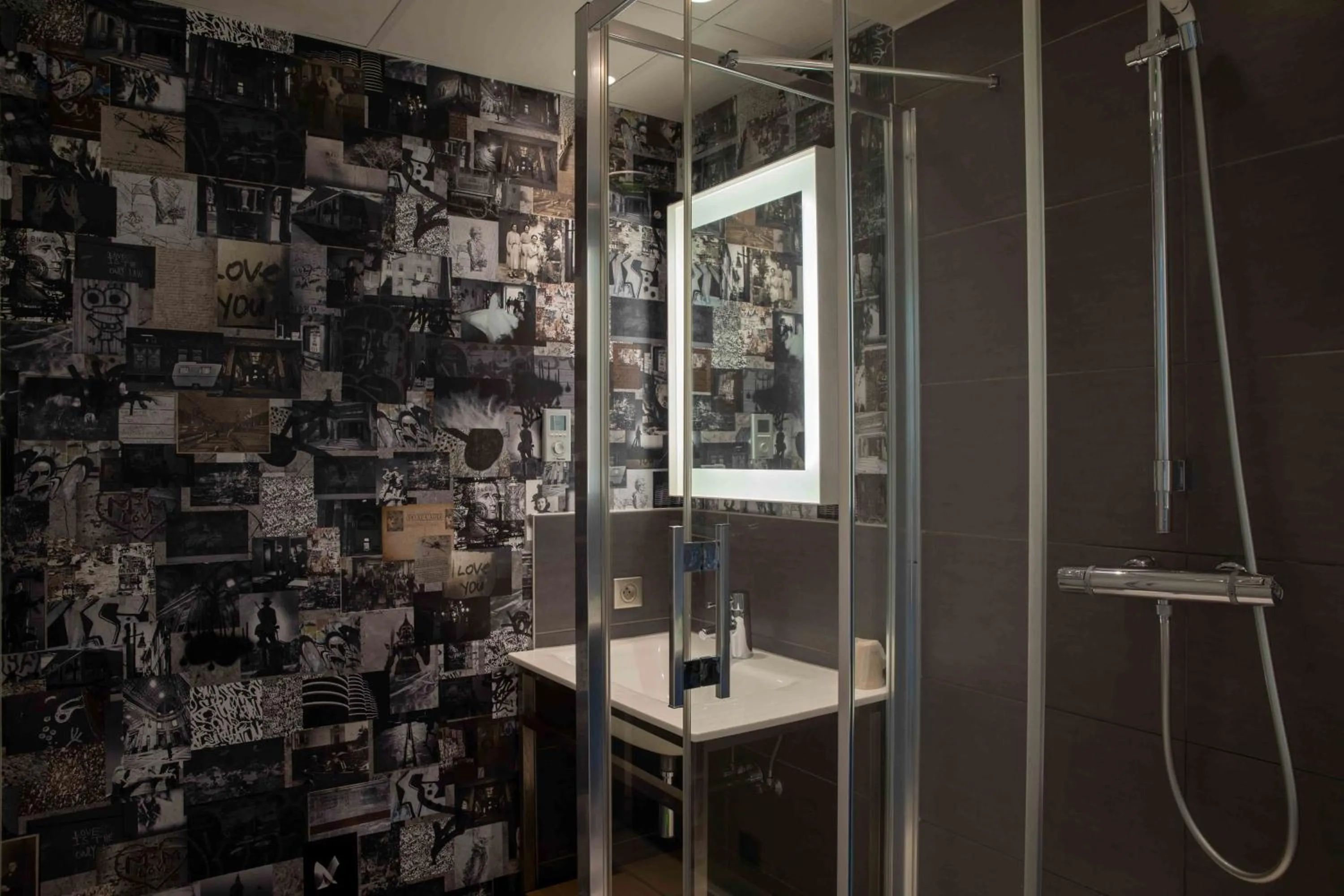 Bathroom in Hôtel et Spa La Villa K - Basel Airport