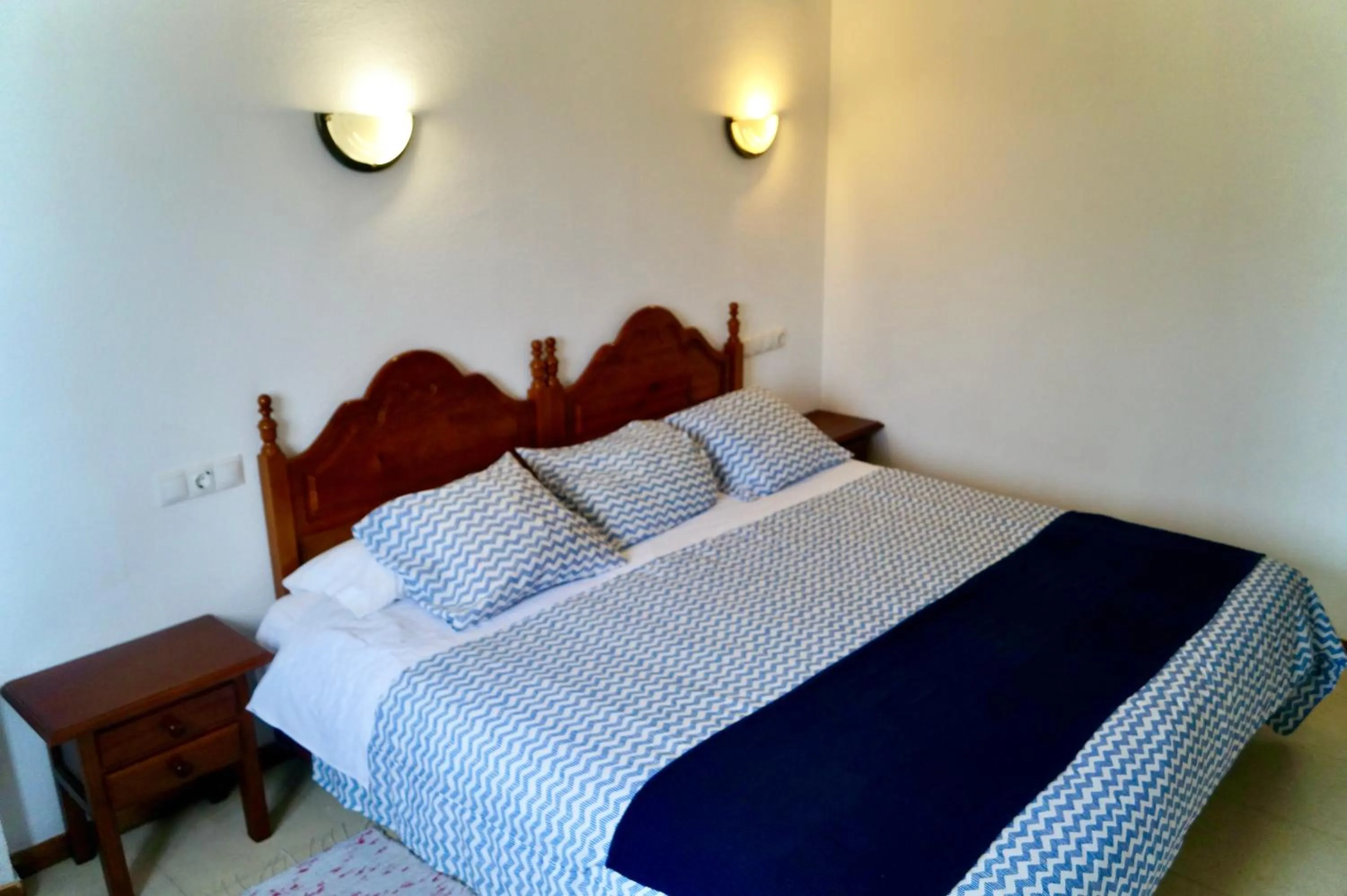 View (from property/room), Bed in Hotel Nobis Salamanca