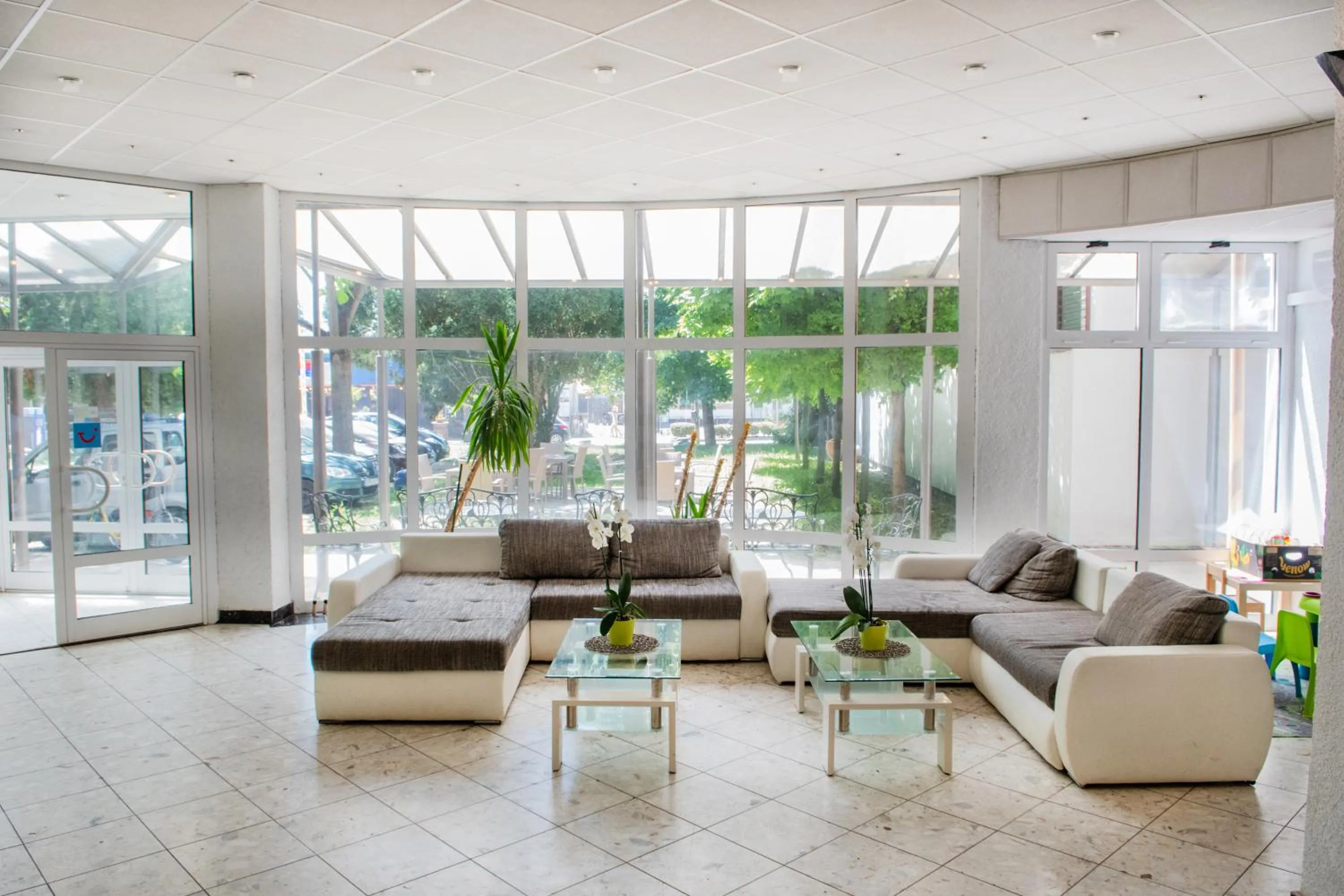 Lobby or reception in CE Napfény Hotel