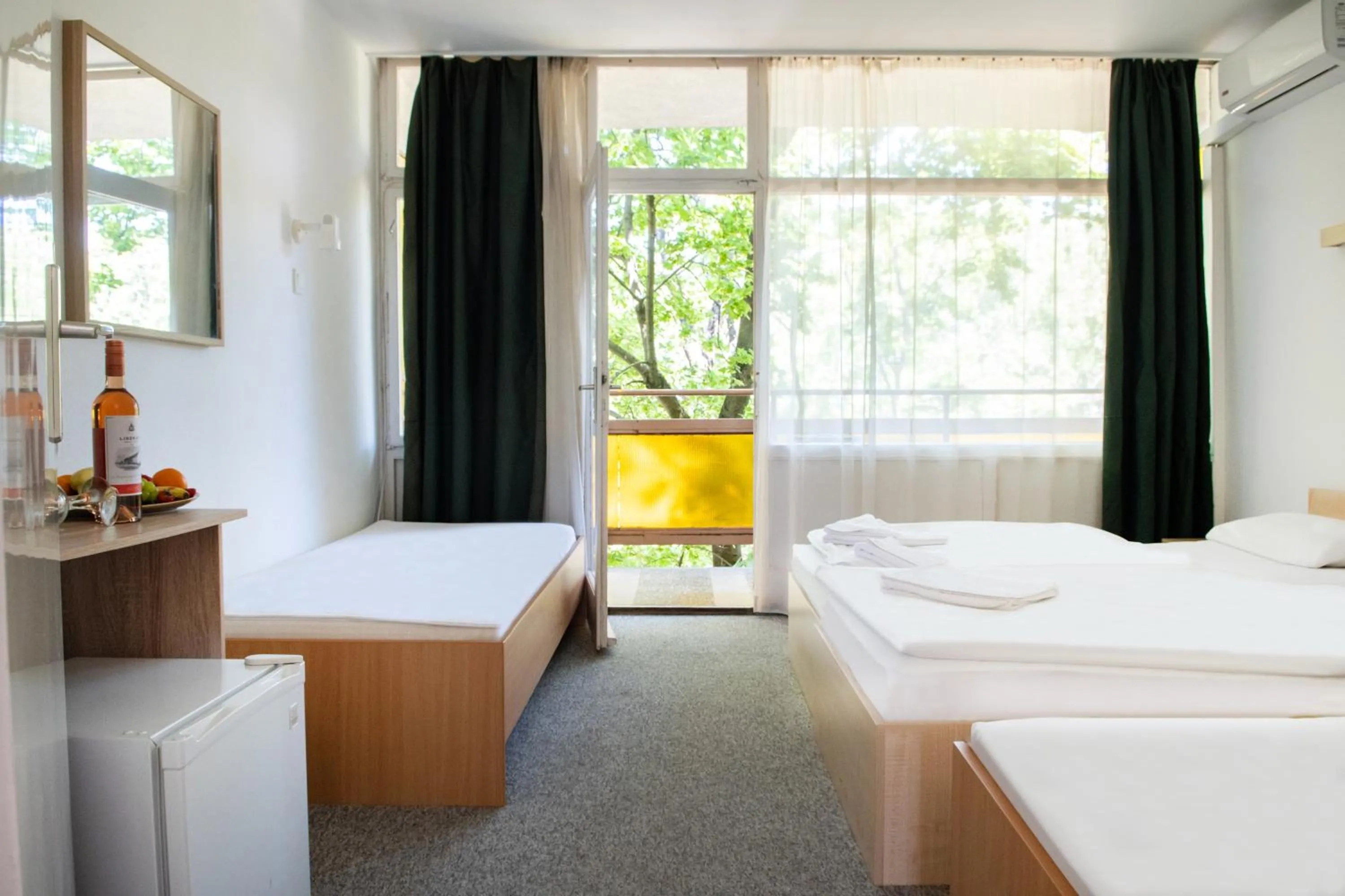 Photo of the whole room in CE Napfény Hotel