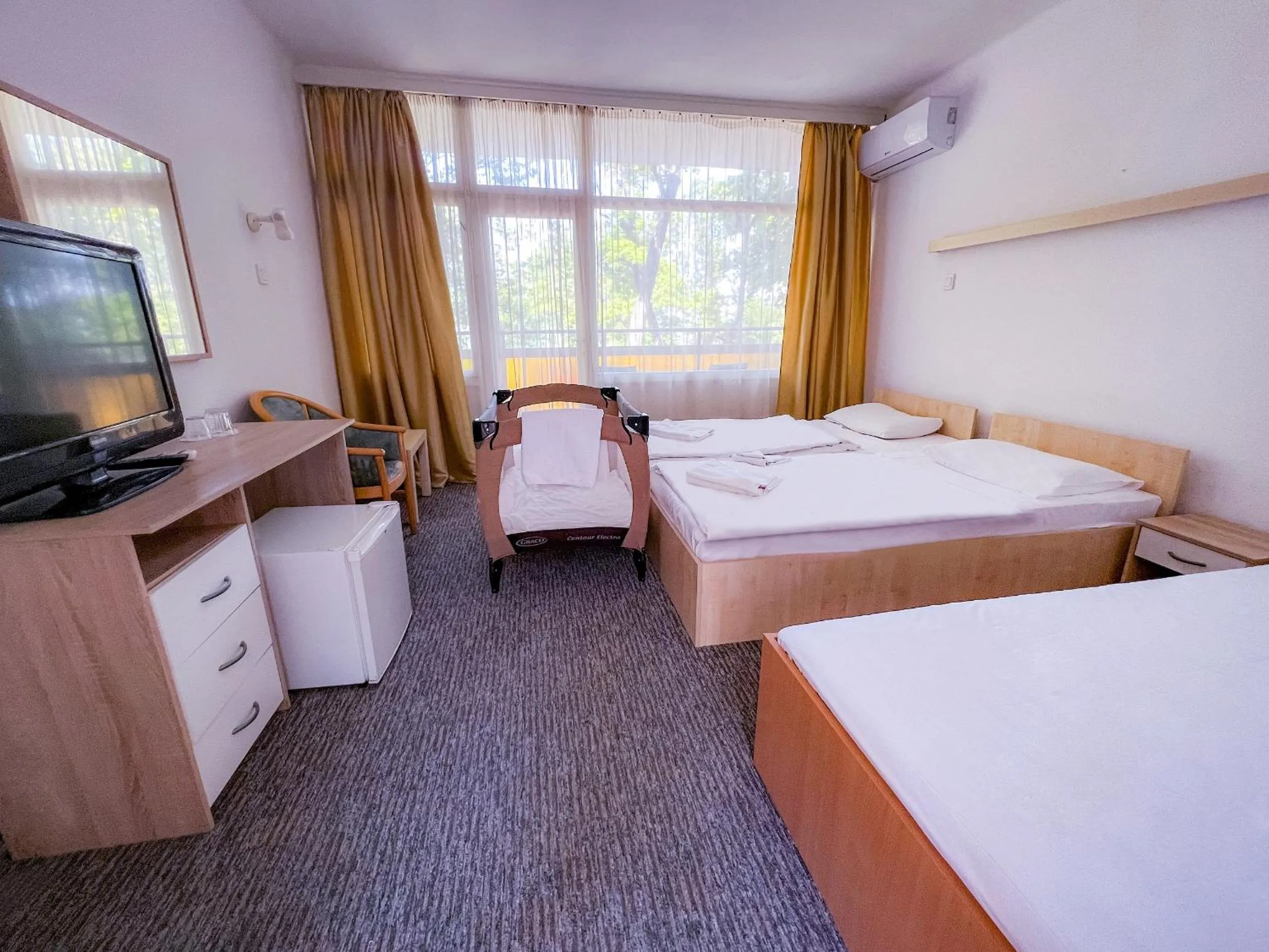 Photo of the whole room in CE Napfény Hotel