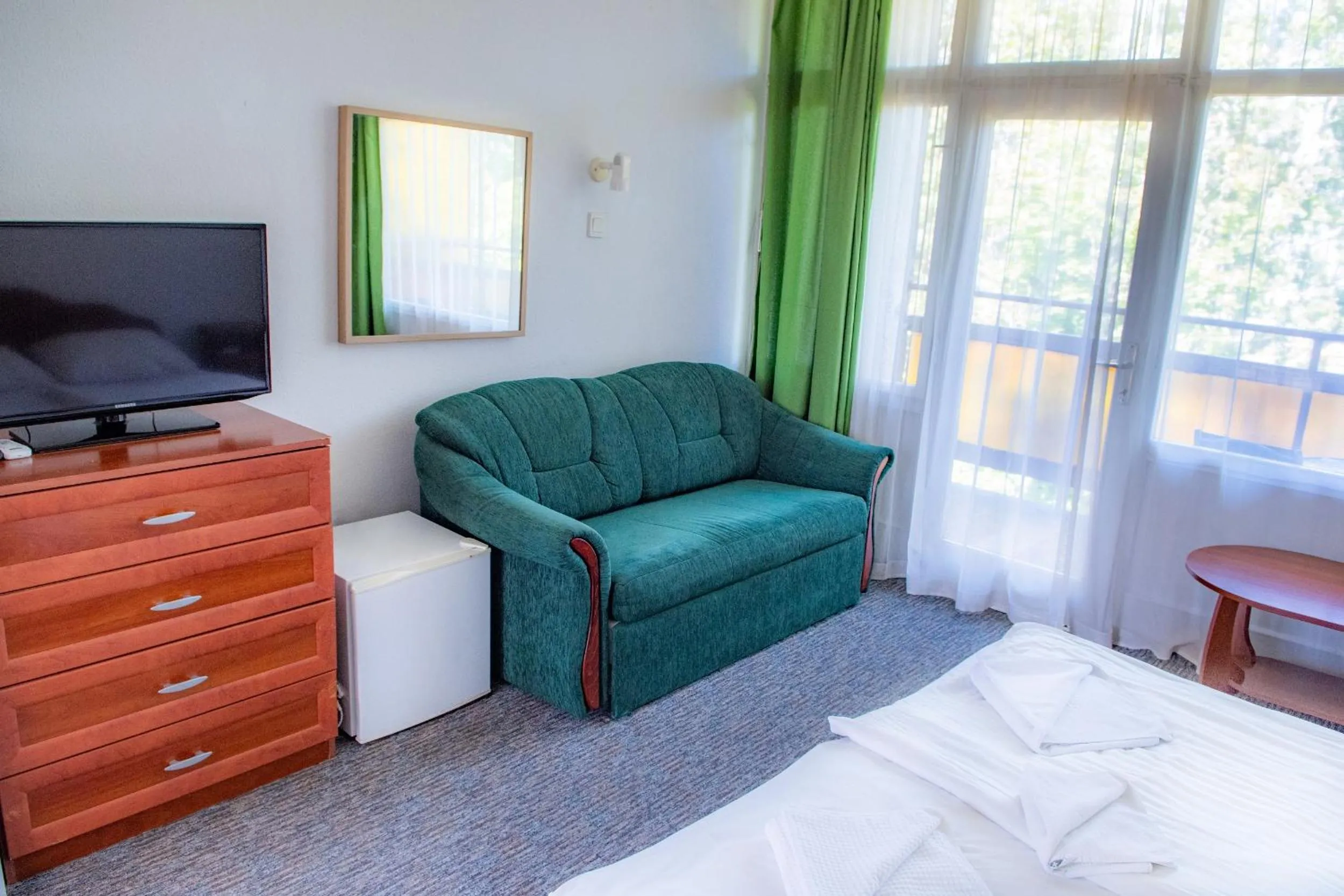 Photo of the whole room in CE Napfény Hotel