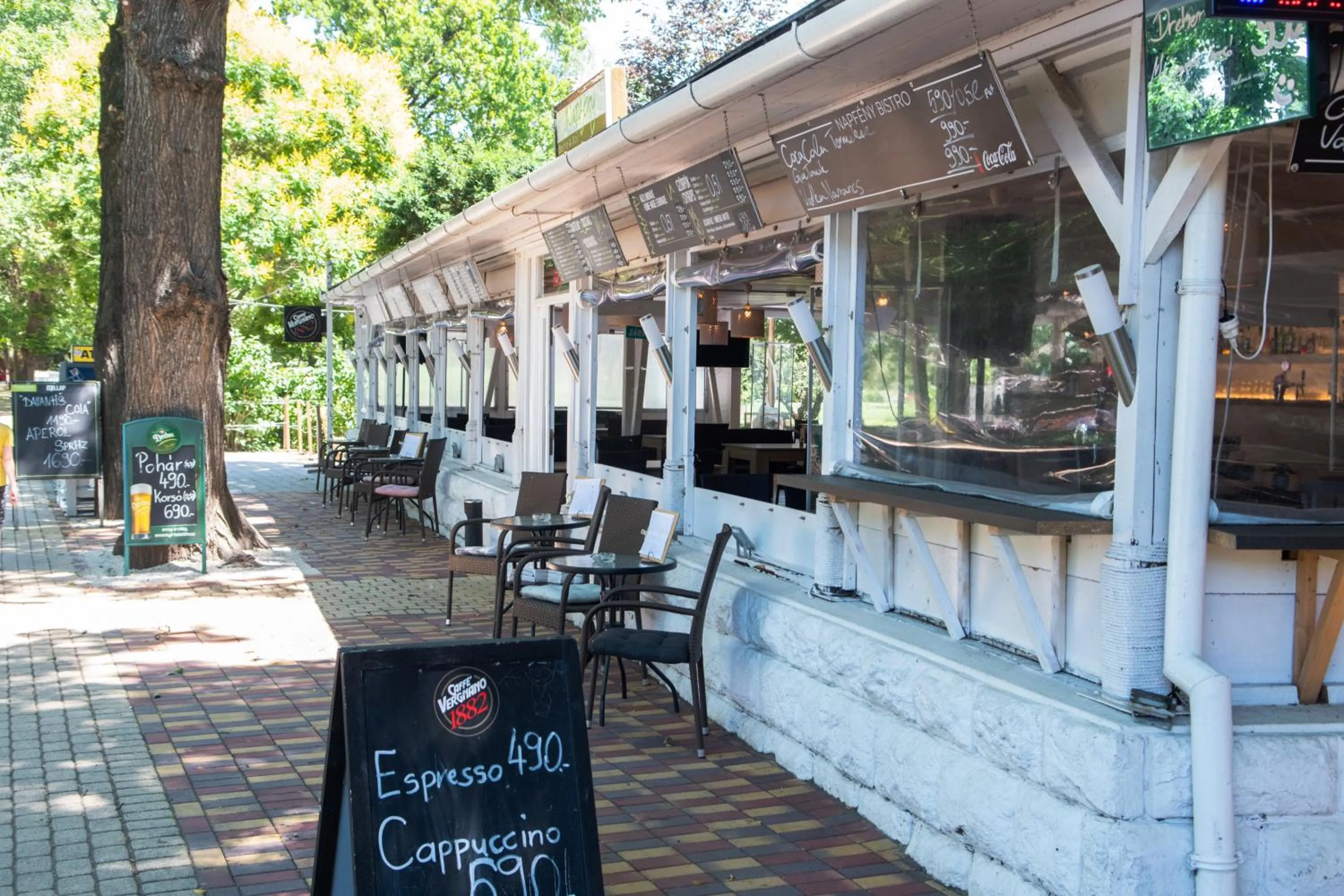 Lounge or bar in CE Napfény Hotel