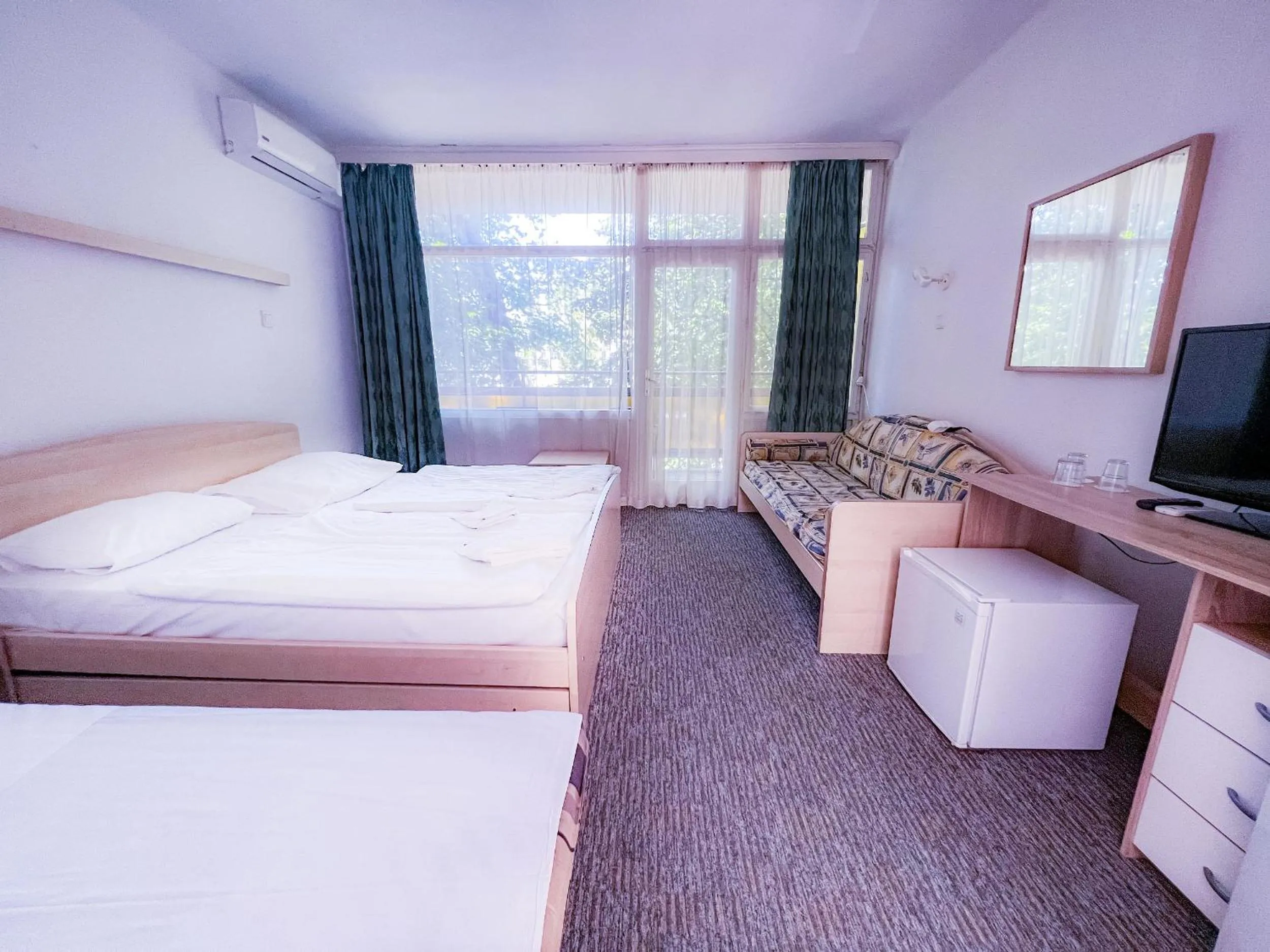 Photo of the whole room in CE Napfény Hotel