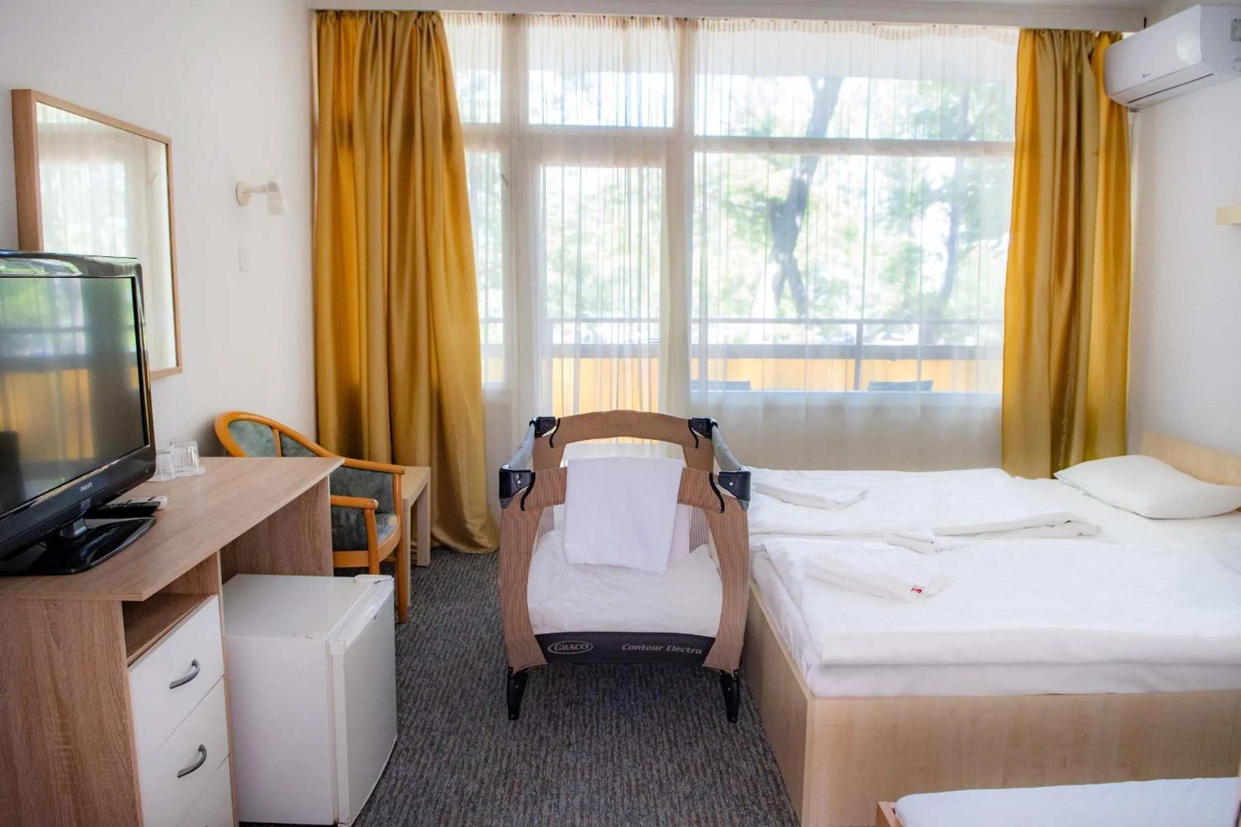 Photo of the whole room in CE Napfény Hotel