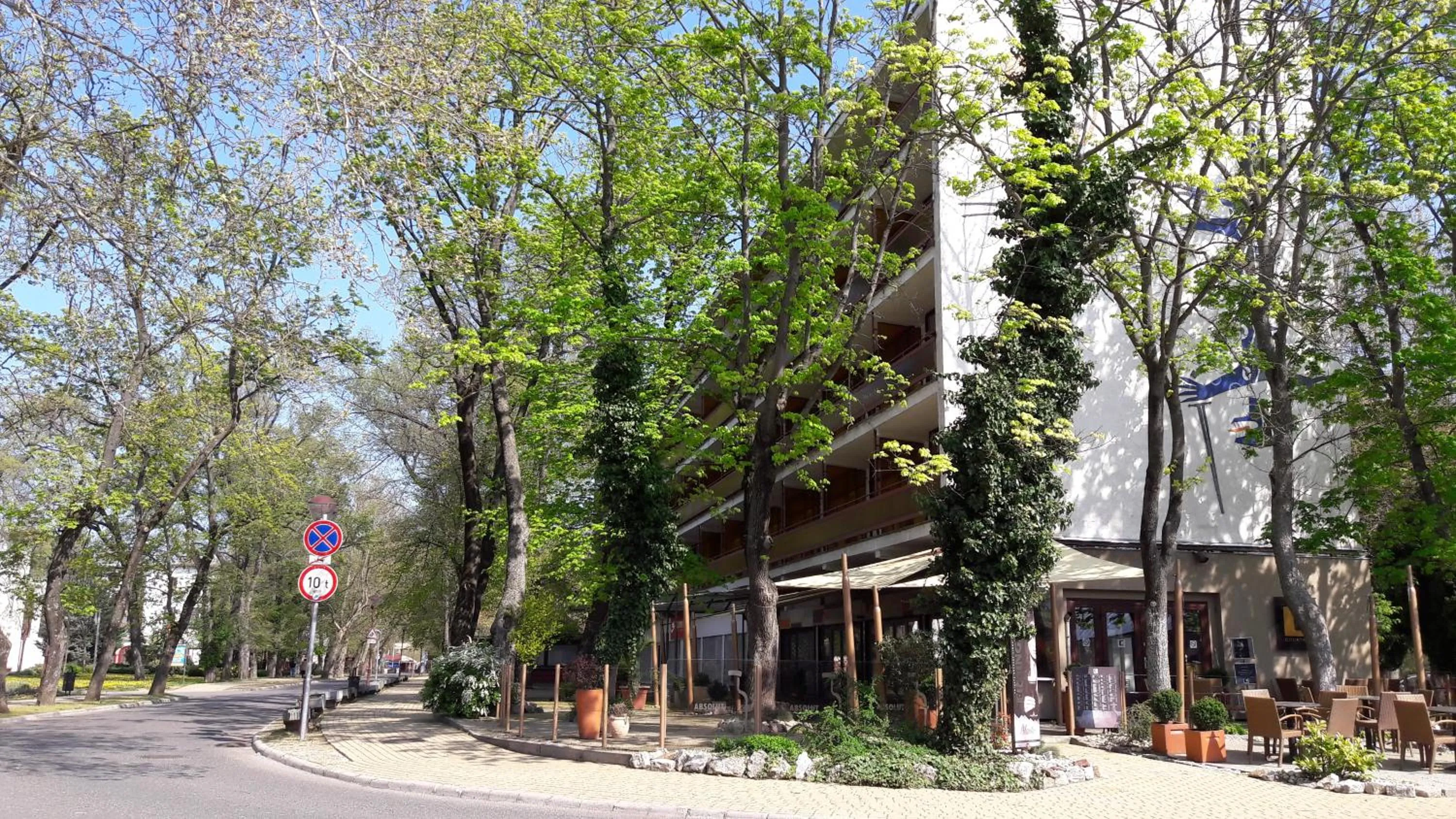 Property building in CE Napfény Hotel
