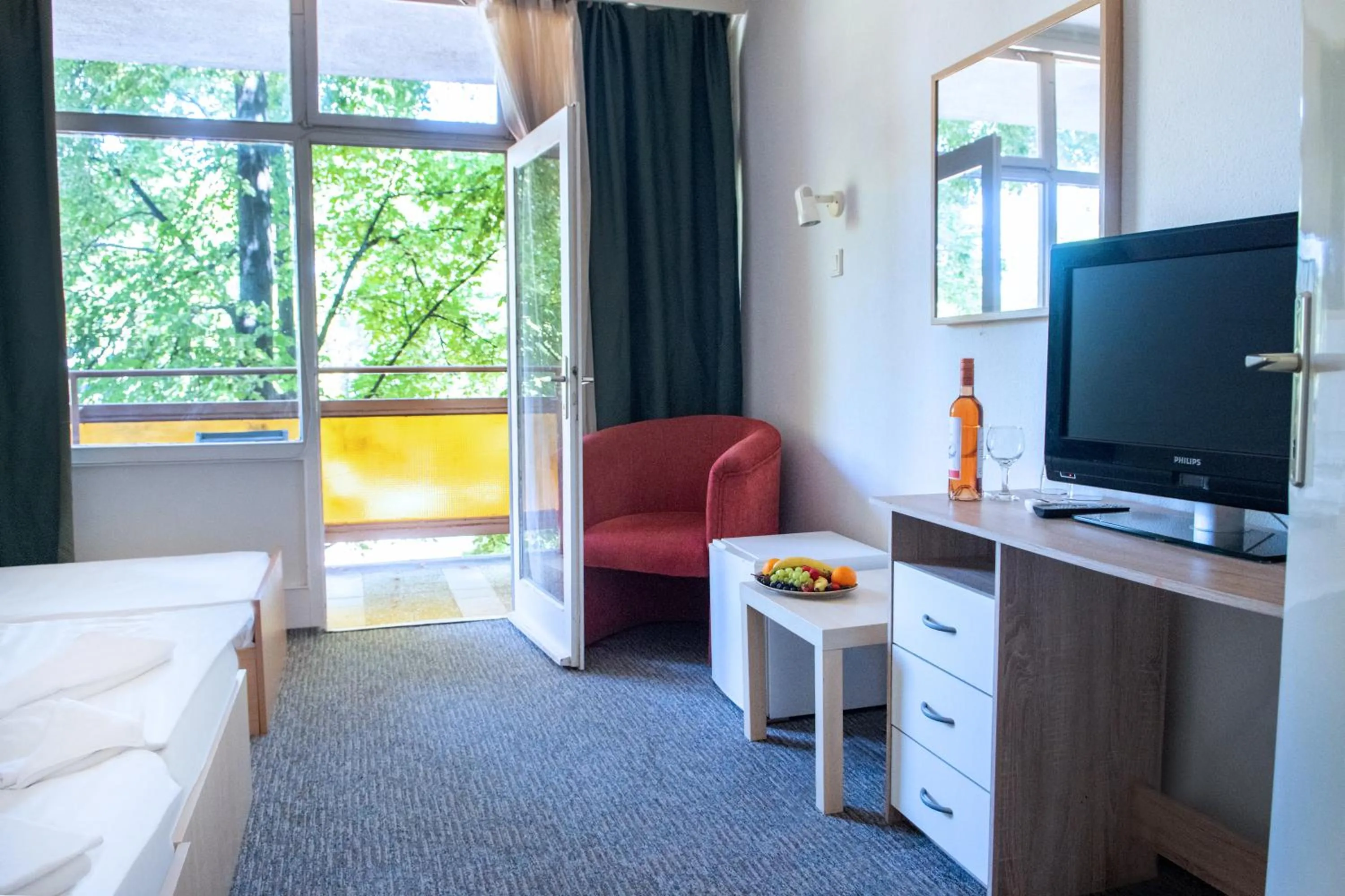 Photo of the whole room in CE Napfény Hotel