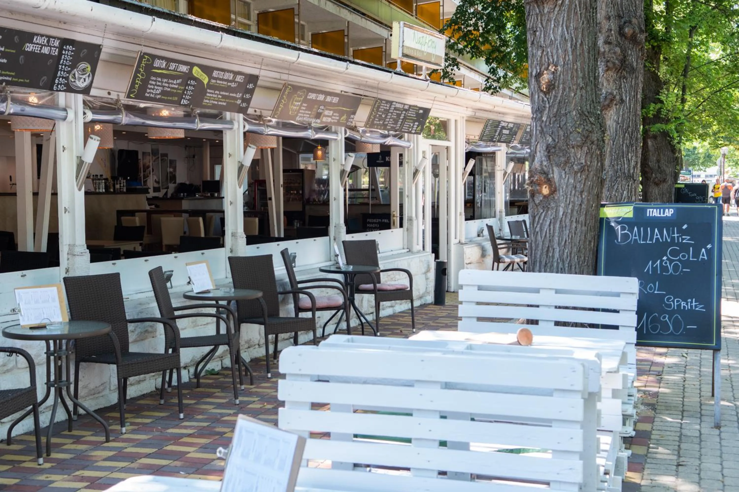 Lobby or reception in CE Napfény Hotel