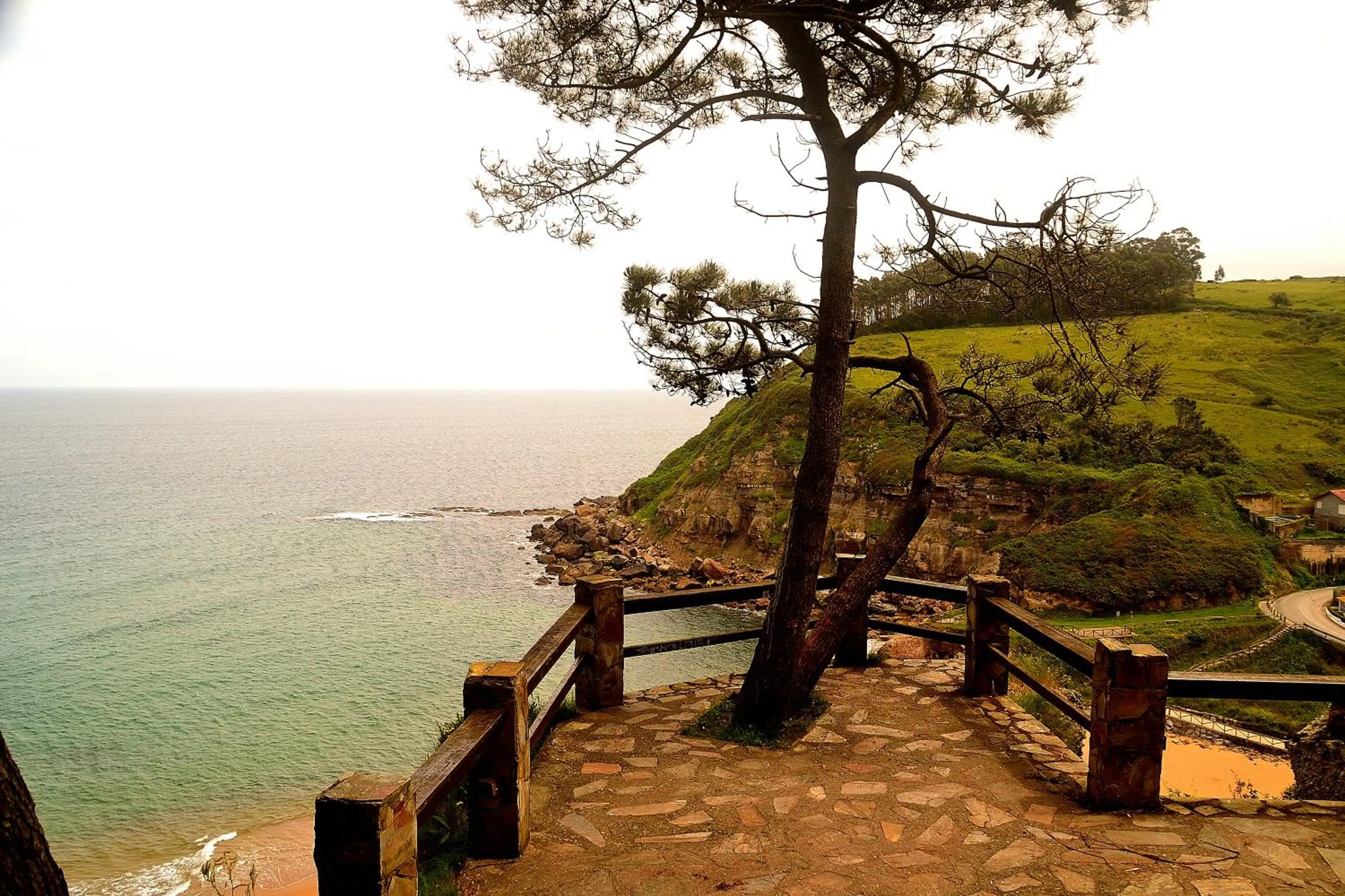 Nearby landmark in La Colina