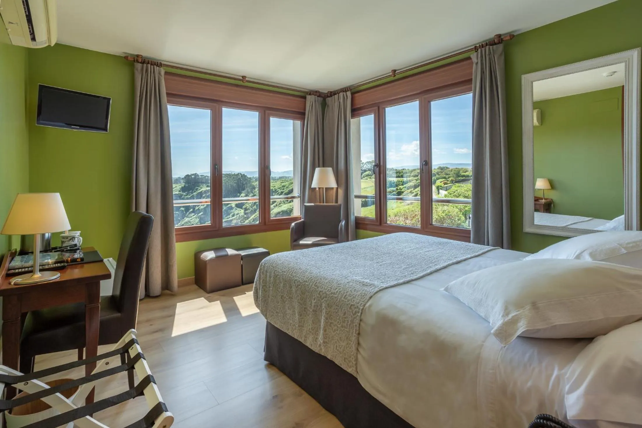 Photo of the whole room, Bed in La Colina