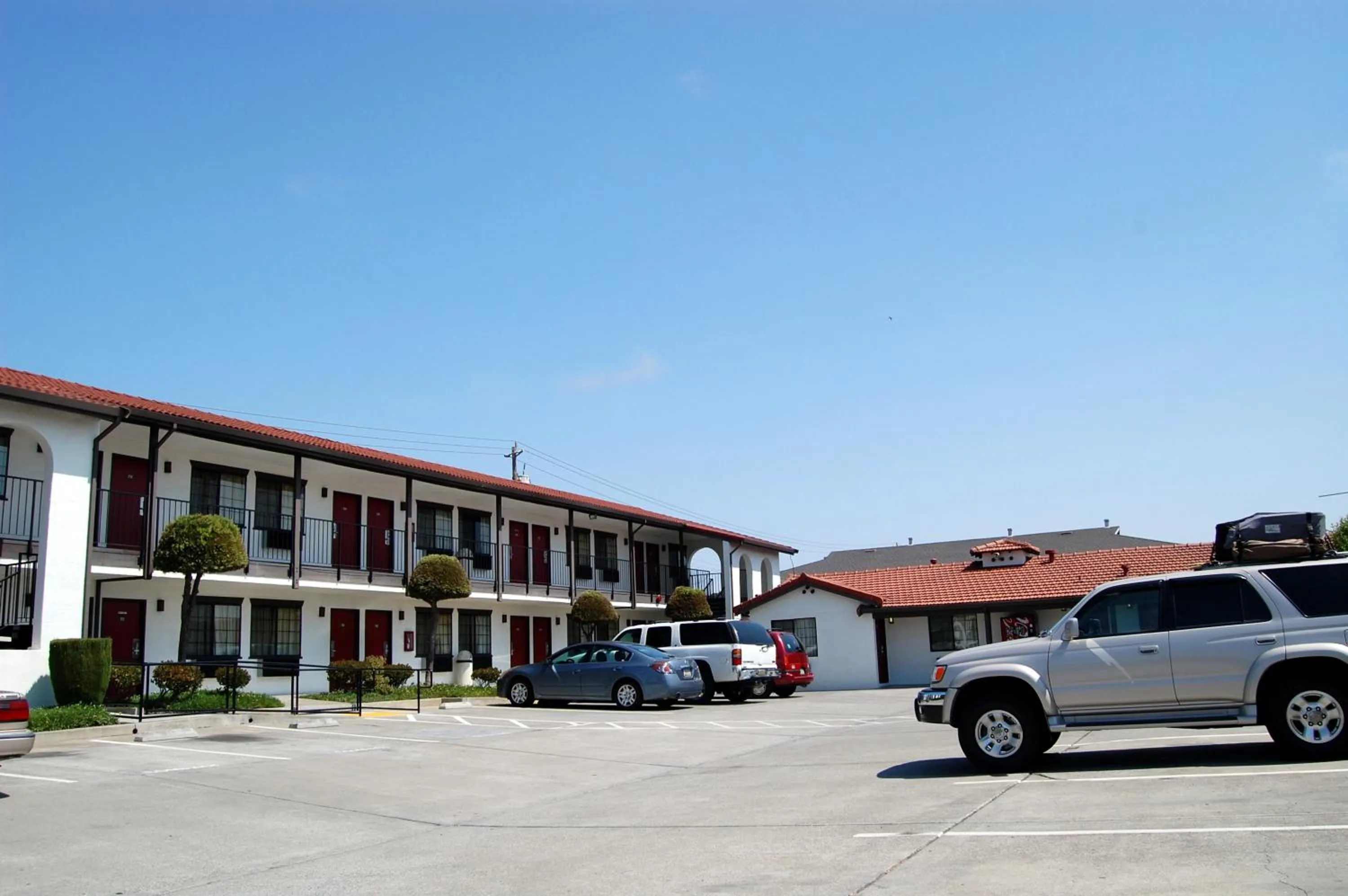 Facade/entrance in Regency Inn
