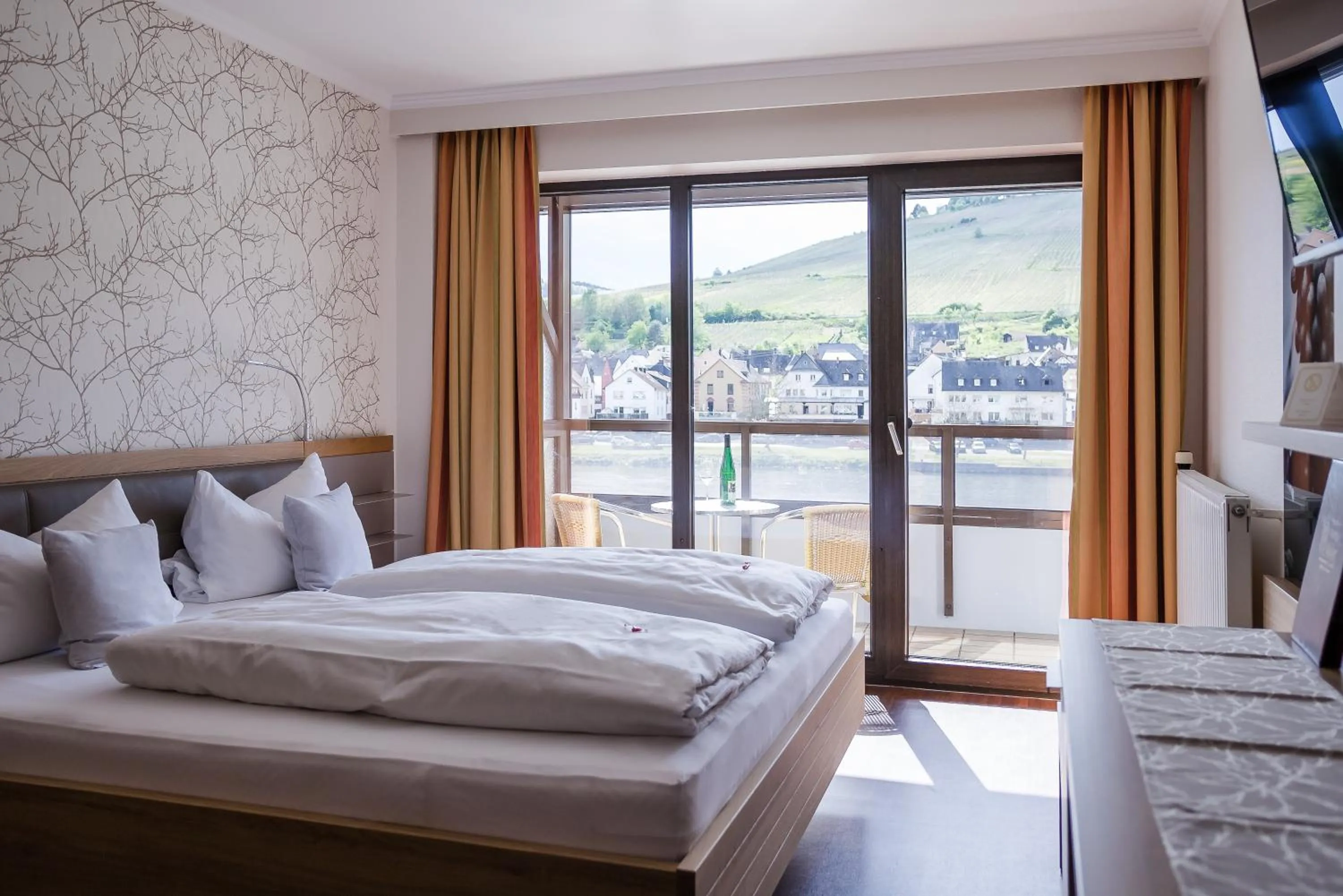 Bedroom, Bed in Mayer's Weinhotel