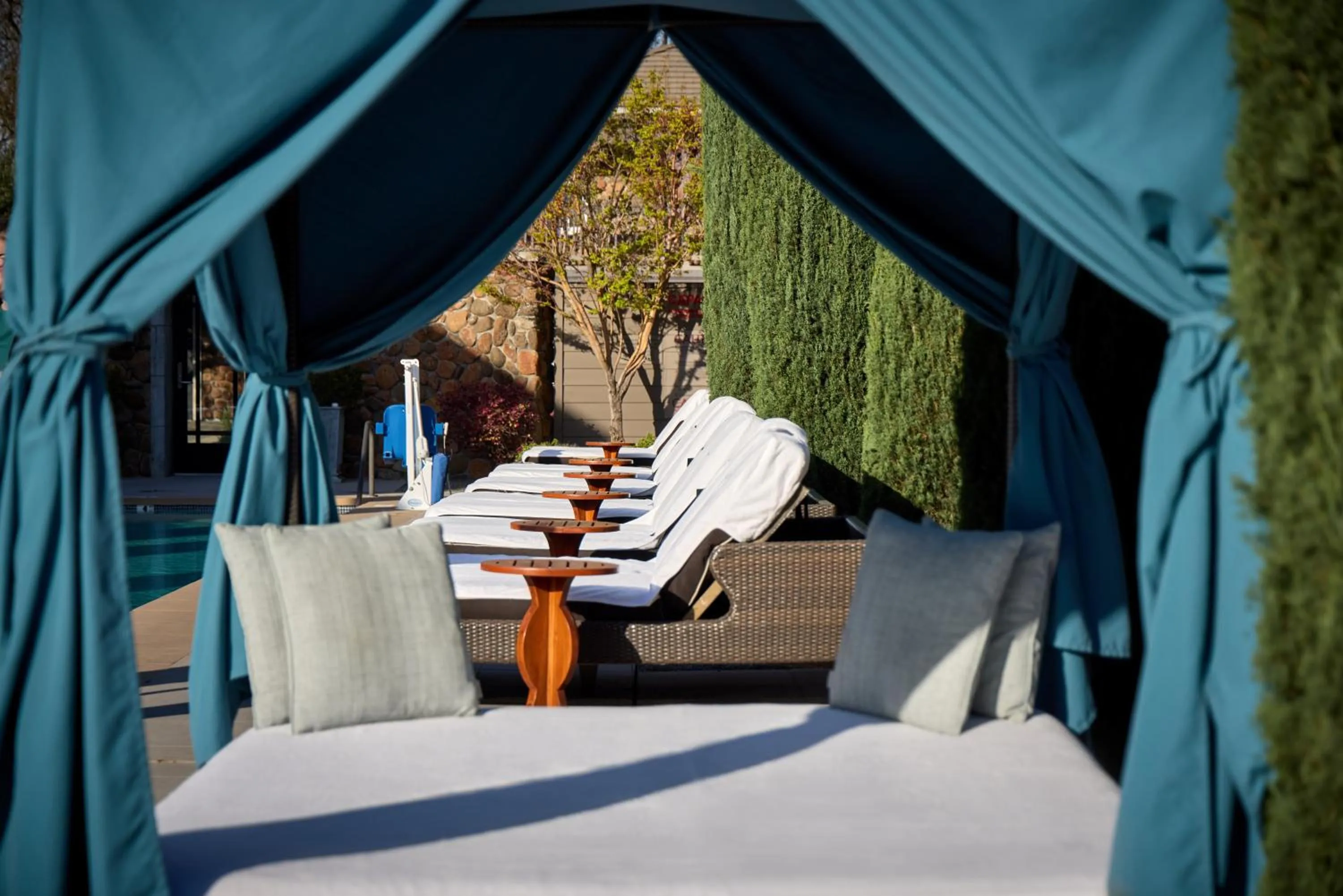 Pool view in Hotel Yountville